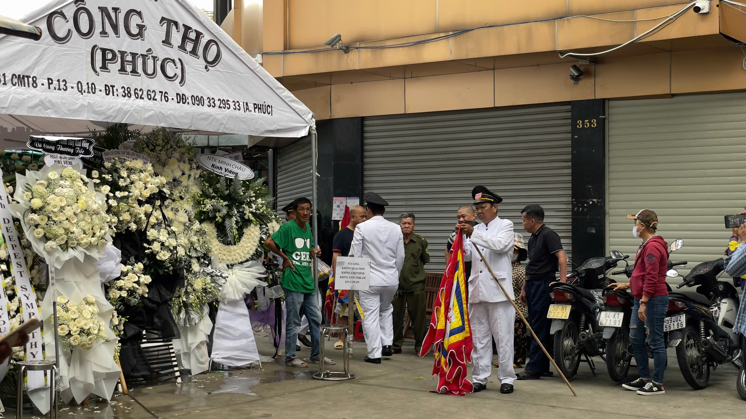 Aducerea artistei meritorii Ngoc Trinh la locul său de veci - Fotografia 4. Đưa NSƯT Ngọc Trinh về nơi an nghỉ cuối cùng- Ảnh 4.