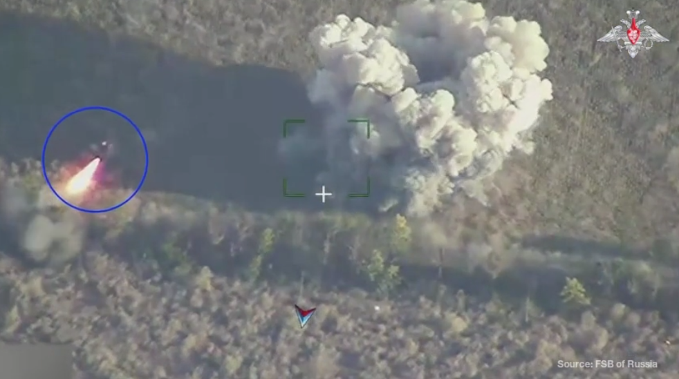 Russia says it captures 'about half' of Ukrainian city Kupiansk, Kyiv denies report - Ảnh 1.