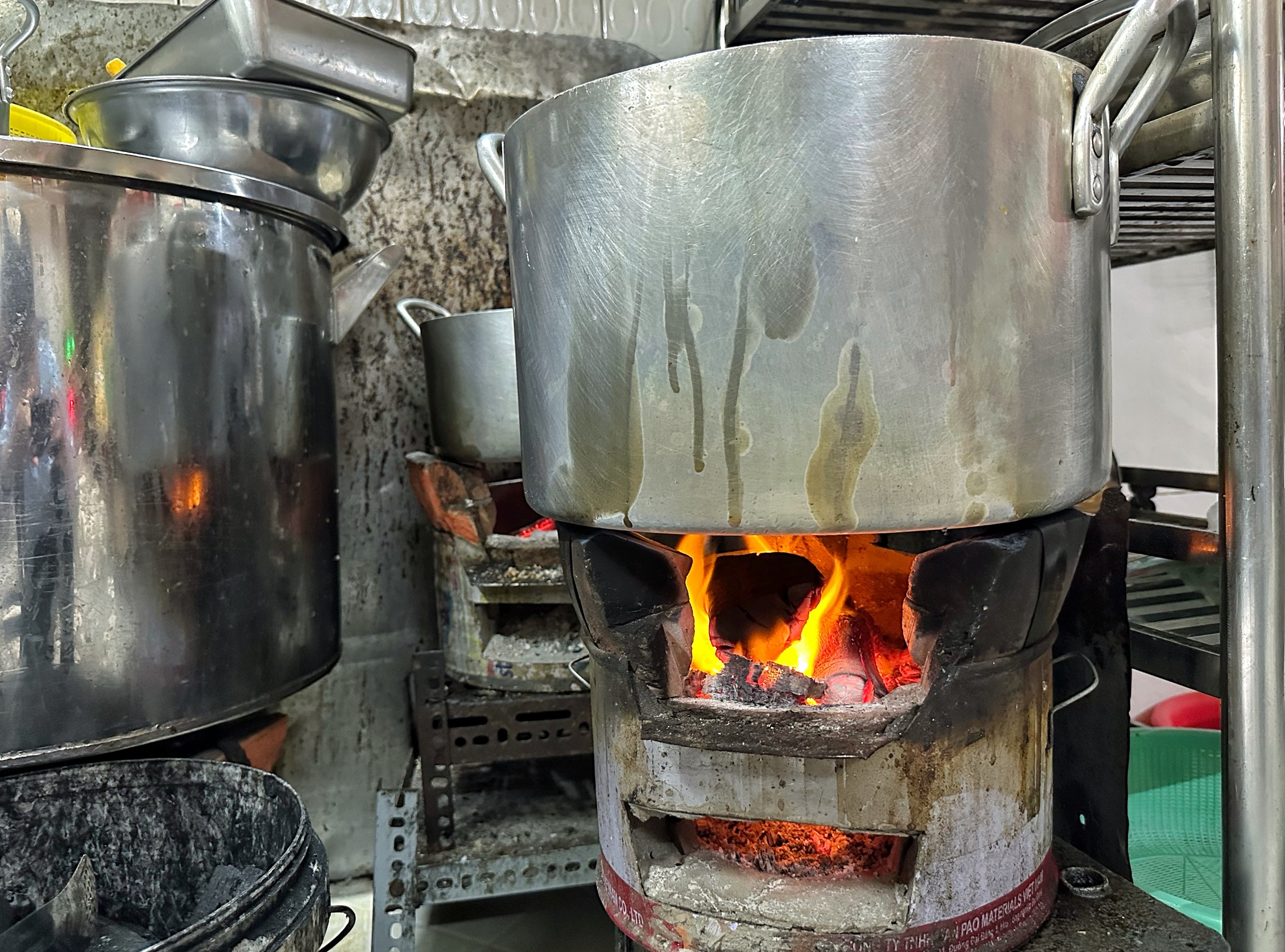Vegetarisch restaurant bij de Vinh Nghiem-pagode bestaat al bijna een halve eeuw: de eigenaar is... vreemd - Foto 6. Quán chay gần chùa Vĩnh Nghiêm tồn tại gần nửa thế kỷ: Ông chủ... lạ đời- Ảnh 6.