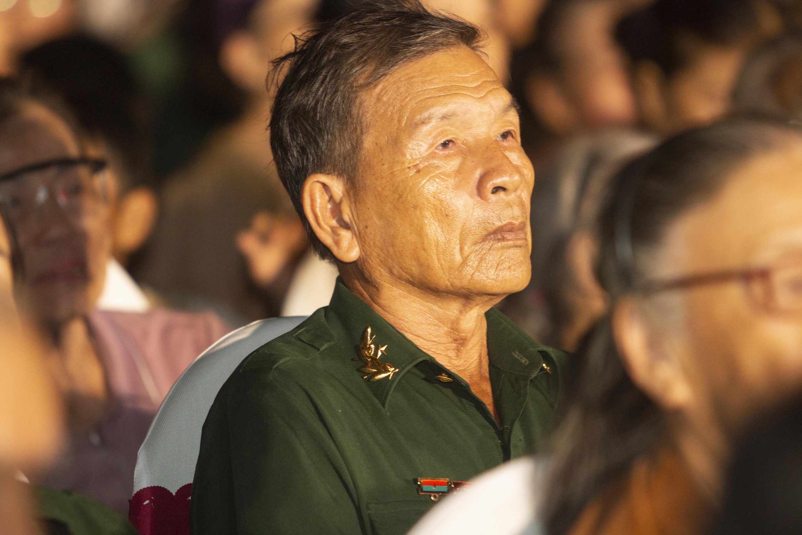 'Mưa đỏ' rơi trong lòng người dân Quảng Trị giữa đêm thành cổ- Ảnh 5. 'Mưa đỏ' rơi trong lòng người dân Quảng Trị giữa đêm thành cổ- Ảnh 5.