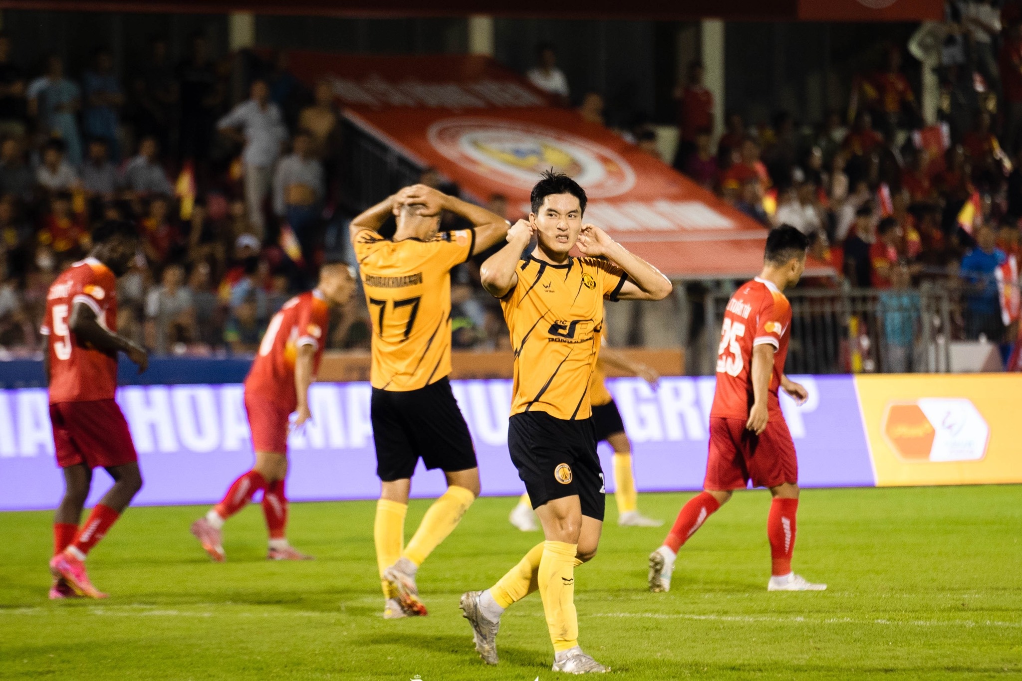 Ngoc My: Gol penyerang untuk U.23 Vietnam memaksa jurulatih Popov bertukar - Foto 4. Ngọc Mỹ: Bàn thắng cho U.23 Việt Nam của chân sút khiến HLV Popov phải thay đổi- Ảnh 4.