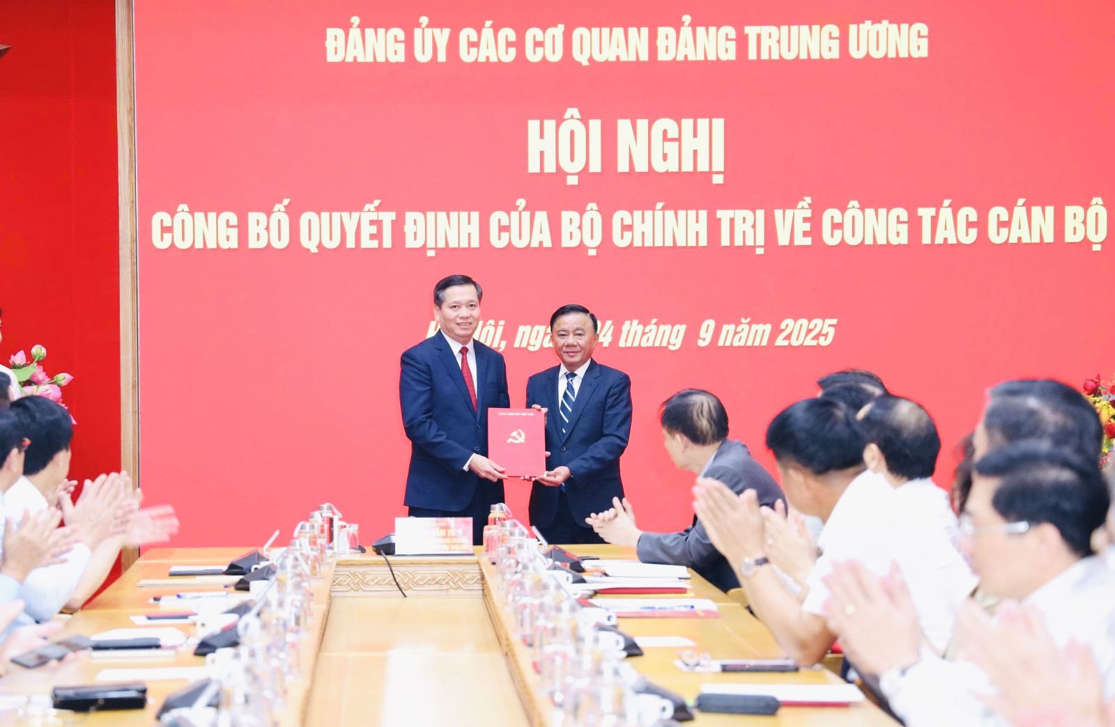 &Ocirc;ng Nguyễn Long Hải l&agrave;m Ph&oacute; b&iacute; thư Đảng ủy c&aacute;c cơ quan Đảng Trung ương - Ảnh 1.