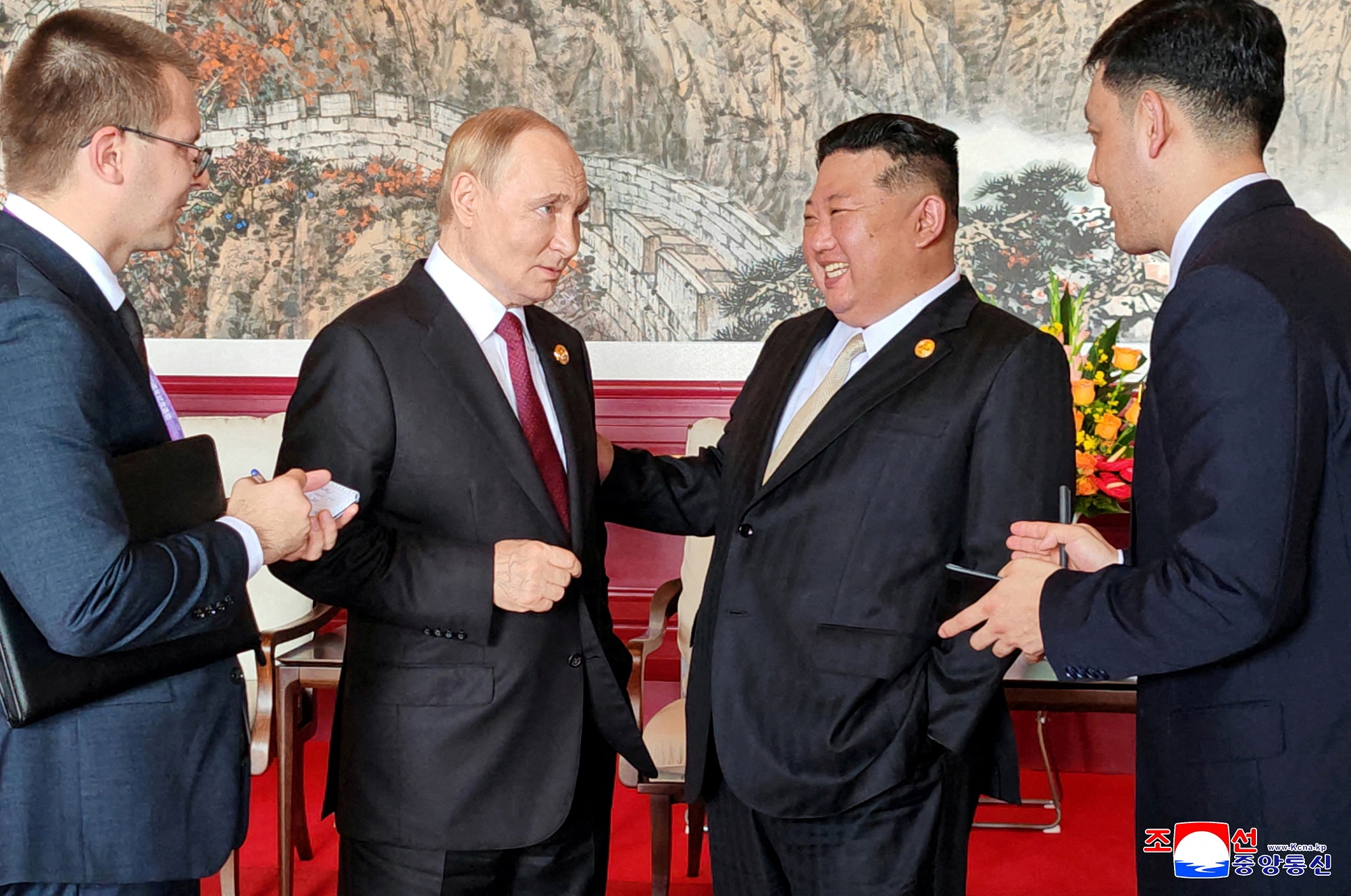 Ông Kim Jong-un tuyên bố Triều Tiên ủng hộ quân đội Nga như 'bổn phận anh em' - Ảnh 1.