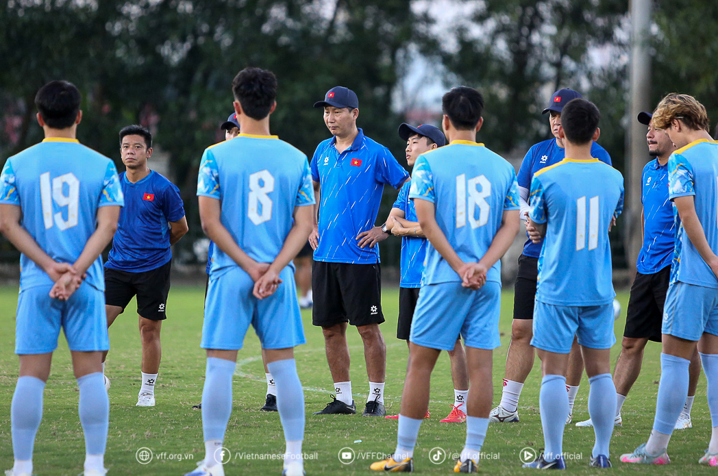 Penyerang U-23 Vietnam mengatakan sesuatu yang emosional tentang ibunya setelah mencetak gol untuk mengalahkan Bangladesh - Foto 2. Tiền đạo U.23 Việt Nam nói điều xúc động về mẹ sau khi ghi bàn đánh bại Bangladesh- Ảnh 2.
