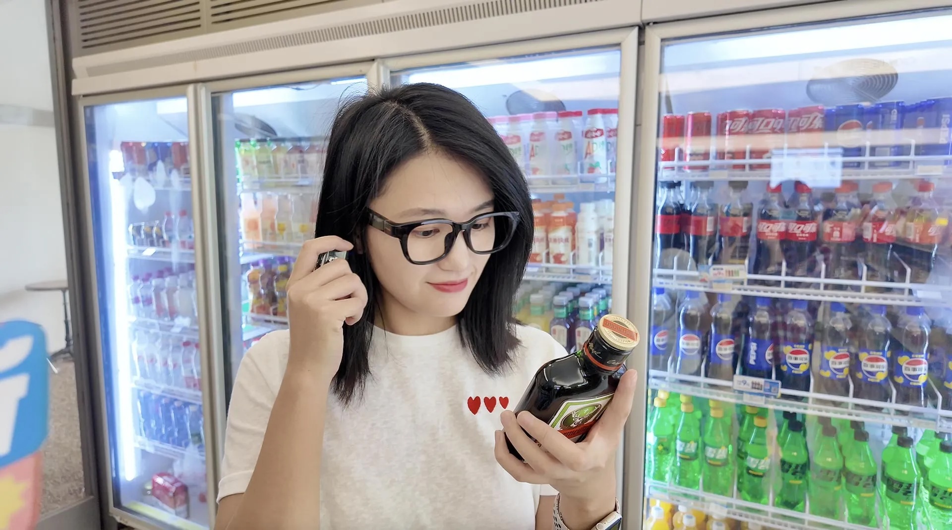 Người Trung Quốc hối hận vì mua kính AI Xiaomi - Ảnh 1.