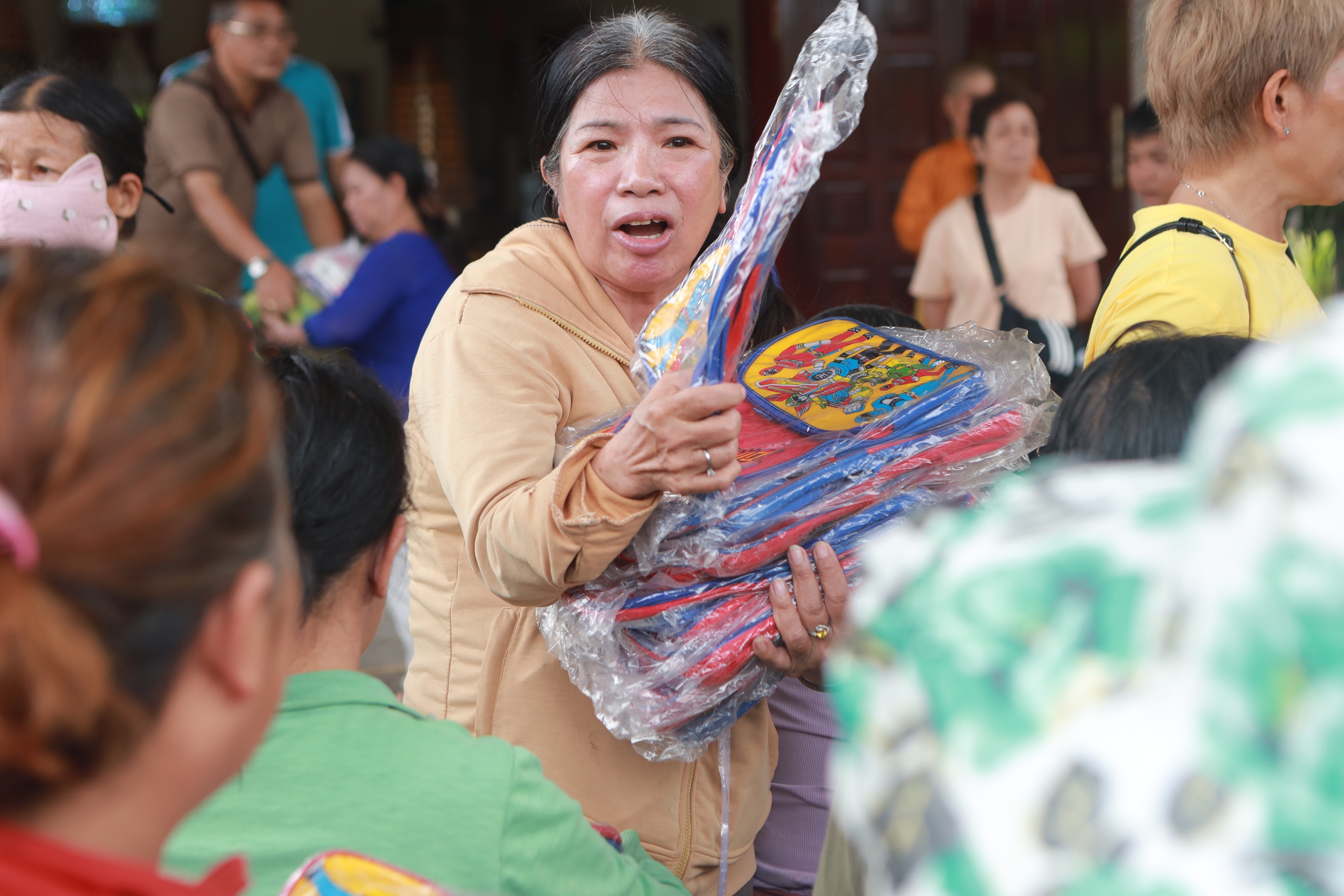 TP.HCM nghĩa tình: Người phụ nữ 'sống lại' bằng bếp cơm thiện nguyện- Ảnh 2. TP.HCM nghĩa tình: Người phụ nữ 'sống lại' bằng bếp cơm thiện nguyện- Ảnh 2.