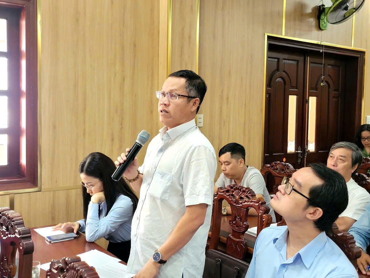 Công an TP.HCM đối thoại trực tiếp, tháo gỡ vướng mắc thủ tục hành chính năm 2025 - Ảnh 2.