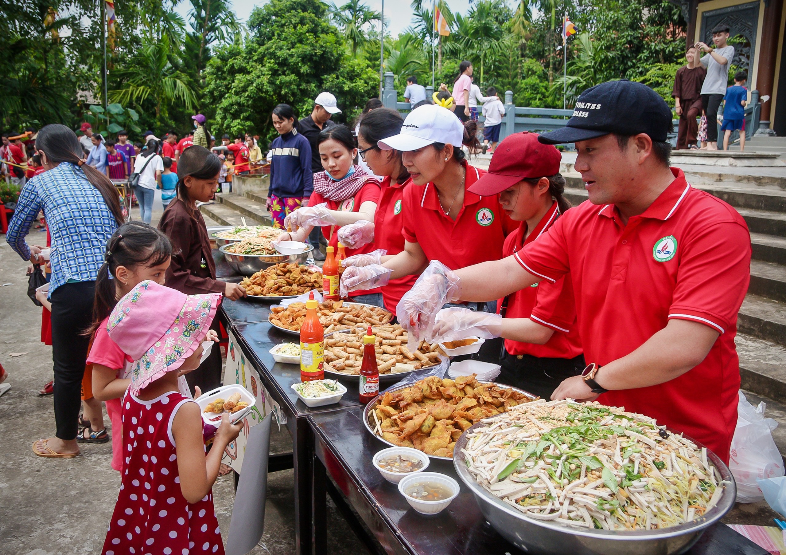 Câu lạc bộ Tia Sáng 13 năm gieo nụ cười nơi vùng sâu vùng xa- Ảnh 3.