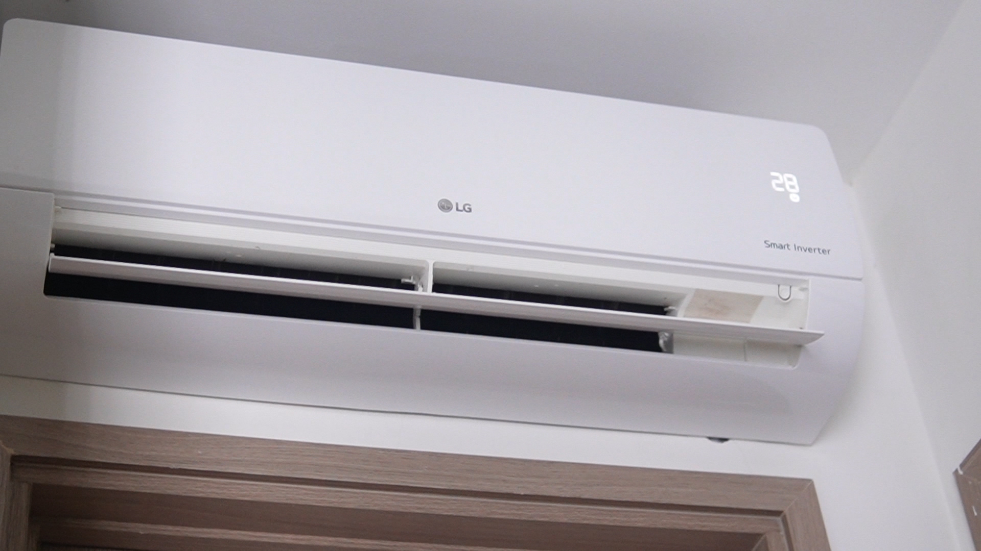 Khách hàng thắc mắc hóa đơn tiền điện tăng cao trong tháng mưa bão, Điện lực miền Bắc lý giải - Ảnh 2.