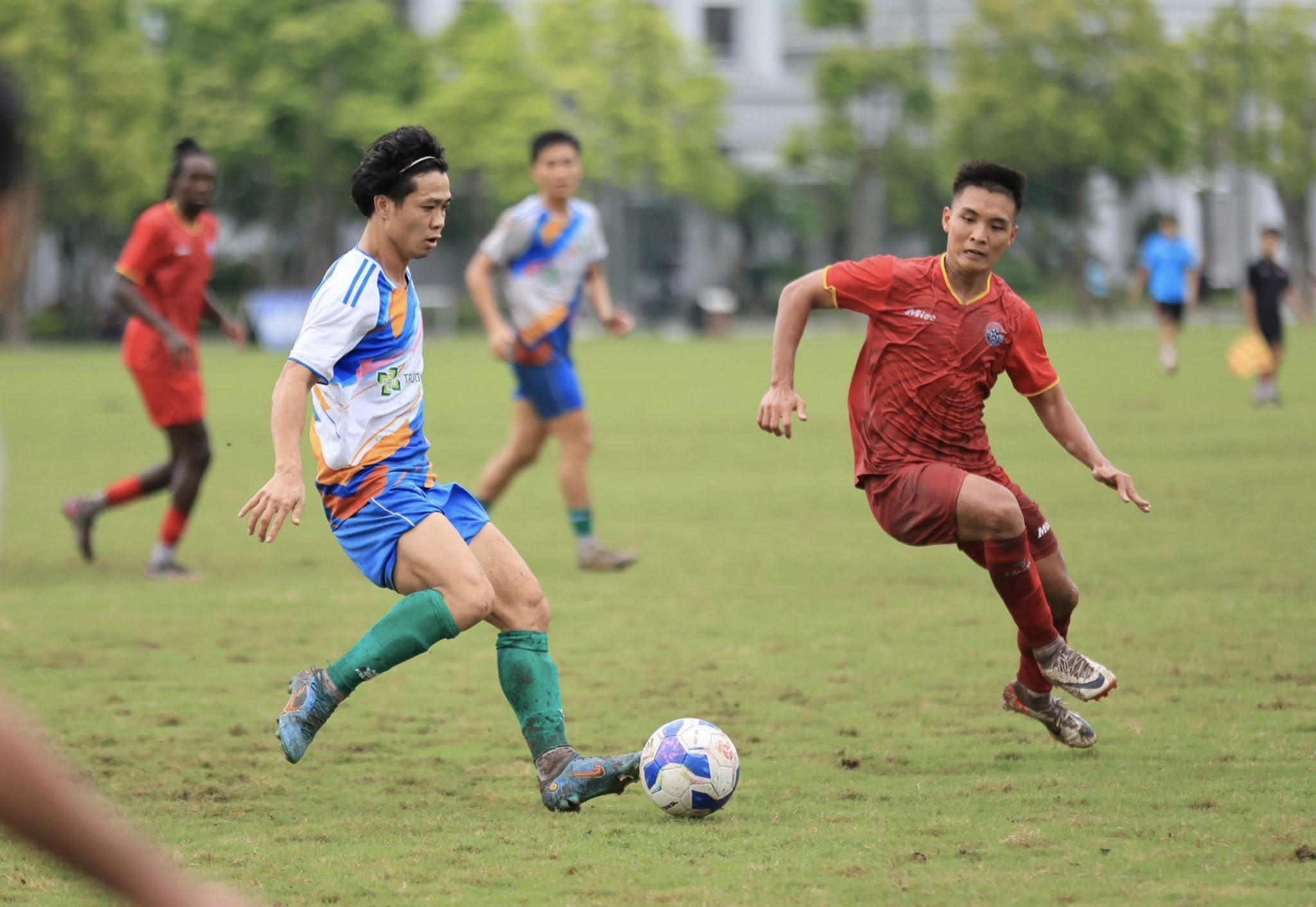 Nóng: Đội Công Phượng mở màn mùa giải mới bằng màn trình diễn drone chưa từng có- Ảnh 1. Nóng: Đội Công Phượng mở màn mùa giải mới bằng màn trình diễn drone chưa từng có- Ảnh 1.
