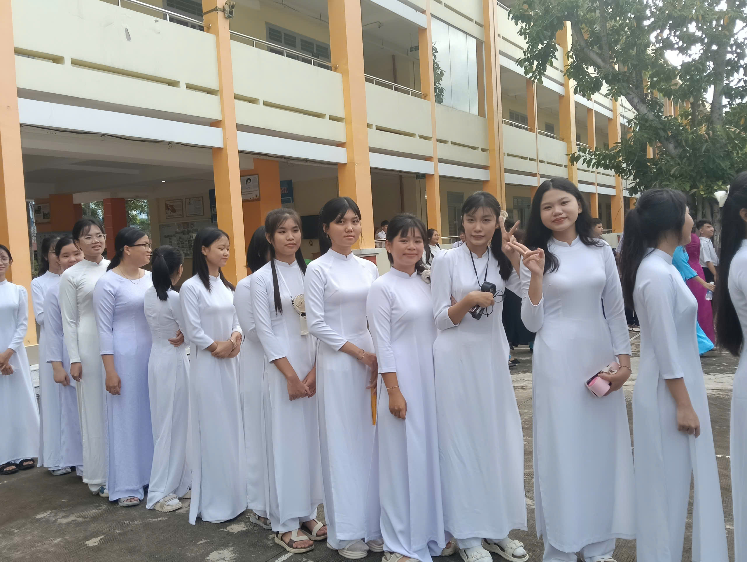 Trường học TP.HCM làm điều ý nghĩa trong ngày khai giảng - Ảnh 4.