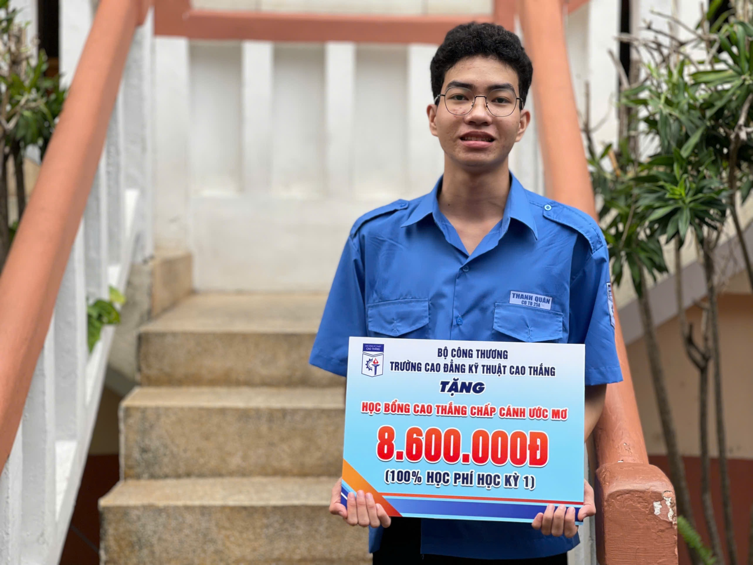 Khai giảng tại ngôi trường Bác Hồ từng học: Từ đam mê mạch điện đến thủ khoa - Ảnh 1.