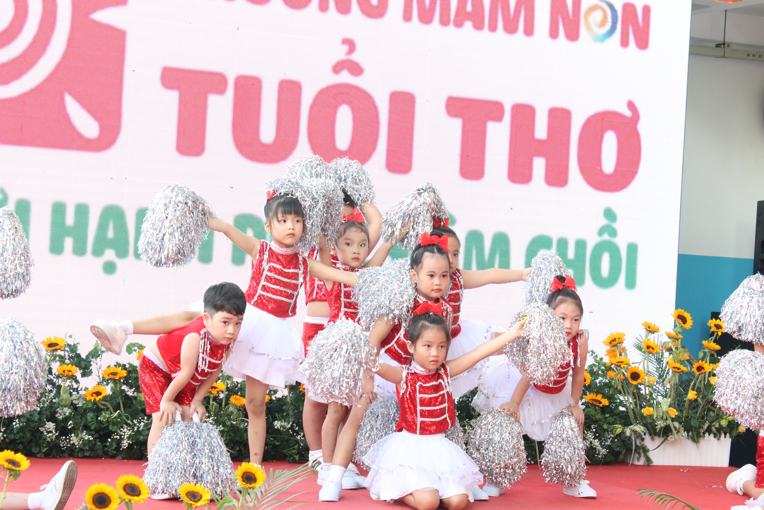 Những hình ảnh tuyệt đẹp ngày khai giảng ở siêu đô thị lớn nhất cả nước - Ảnh 13.