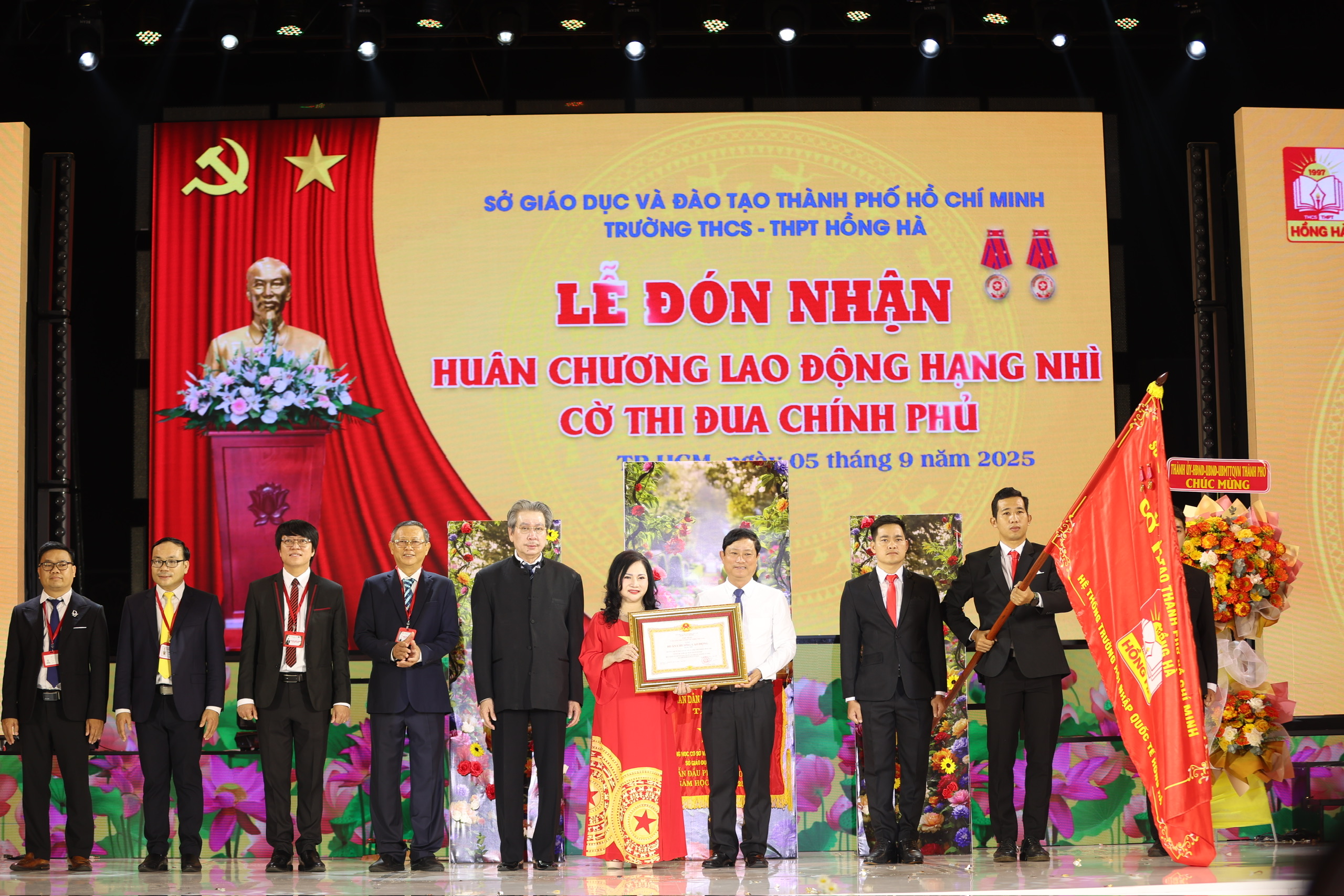 Những hình ảnh tuyệt đẹp ngày khai giảng ở siêu đô thị lớn nhất cả nước - Ảnh 17.