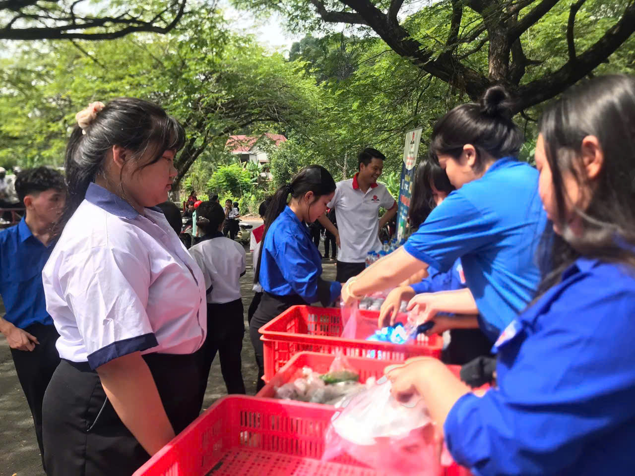 Cô Bí thư Đoàn nhỏ bé, hết mình vì công tác thiện nguyện - Ảnh 5.
