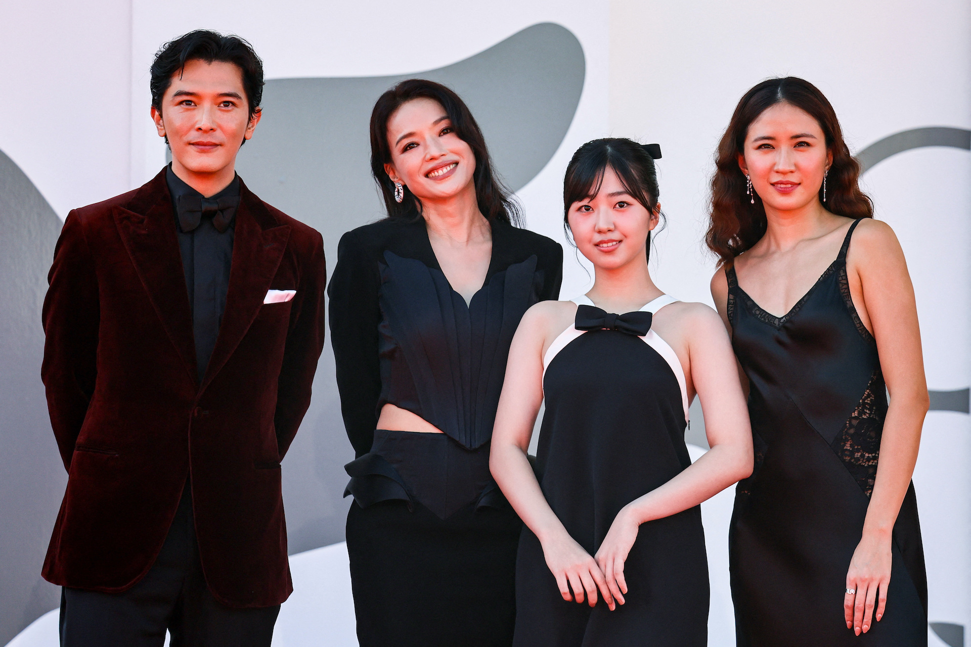 Thư Kỳ gây chú ý ở Venice - Ảnh 1.
