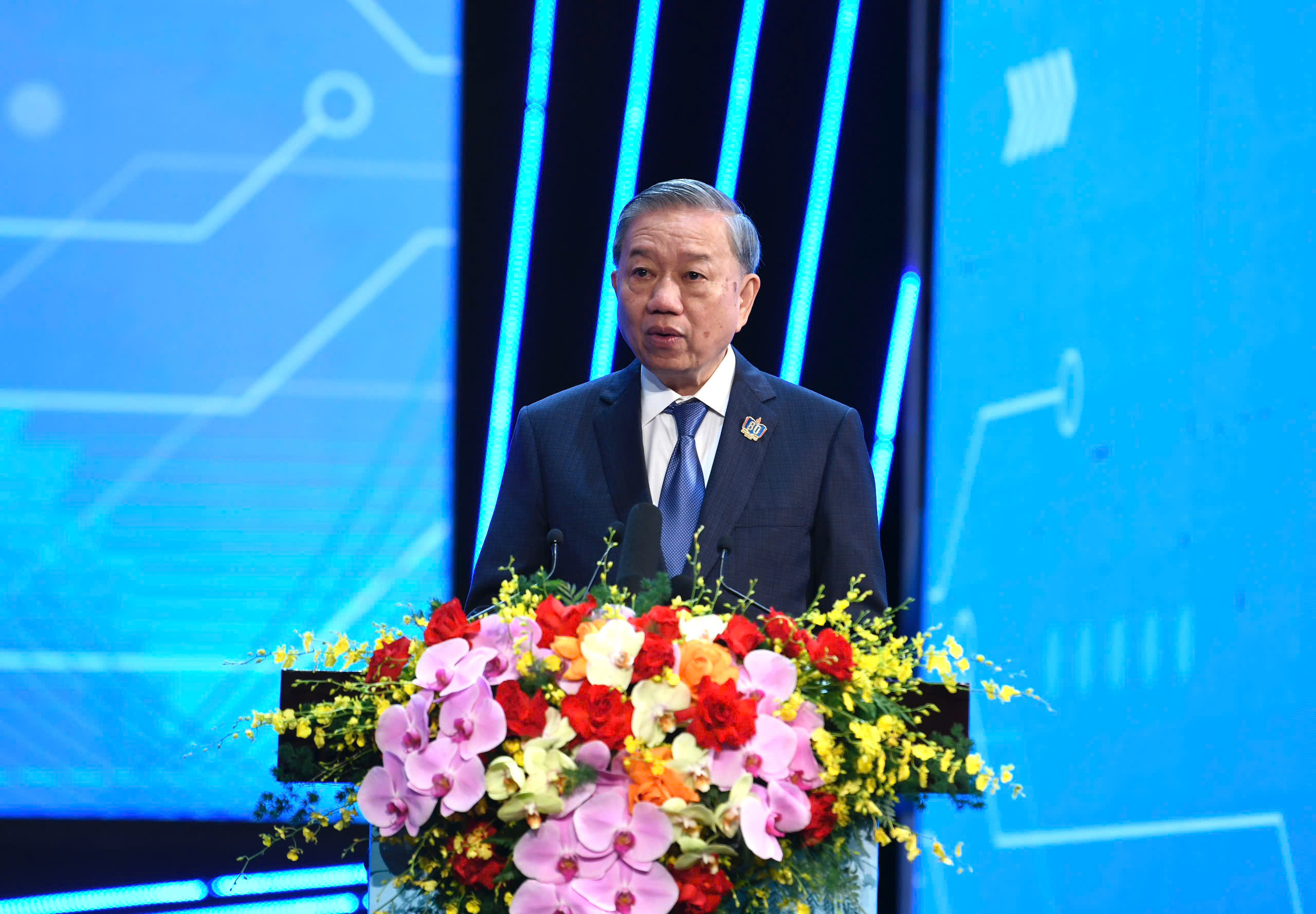 Secretarul general To Lam a solicitat universalizarea învățământului general „cât mai curând posibil” - Foto 1. Tổng Bí thư Tô Lâm yêu cầu phổ cập giáo dục phổ thông 'càng sớm càng tốt'- Ảnh 1.