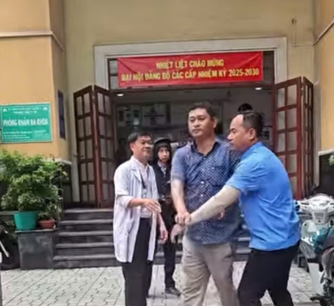 TP.HCM: Nam thanh niên bị người đàn ông đuổi đánh giữa đường - Ảnh 2.