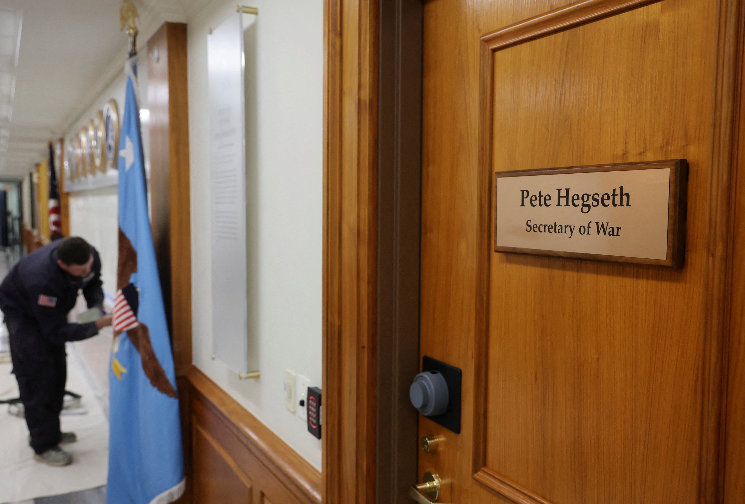 &Ocirc;ng Trump đổi t&ecirc;n Bộ Quốc ph&ograve;ng Mỹ th&agrave;nh Bộ Chiến tranh - Ảnh 1.