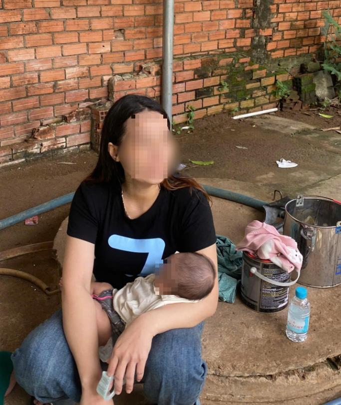 Đồng Nai: 2 mẹ con đoàn tụ với gia đình sau gần 1 năm 'mất tích'- Ảnh 1. Đồng Nai: 2 mẹ con đoàn tụ với gia đình sau gần 1 năm 'mất tích'- Ảnh 1.
