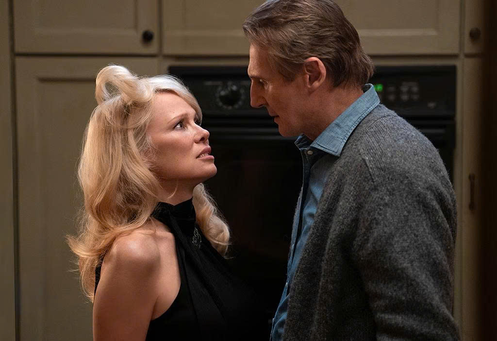 Mỹ nhân 'Playboy' Pamela Anderson và tài tử Liam Neeson giả vờ hẹn hò? - Ảnh 2.