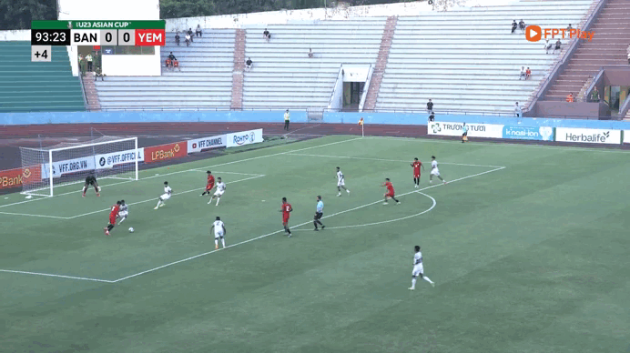 U.23 Yemen thắng nghẹt thở Bangladesh nhờ bàn thắng phút bù giờ: Đứng đầu bảng C - Ảnh 2. U.23 Yemen thắng nghẹt thở Bangladesh nhờ bàn thắng phút bù giờ: Đứng đầu bảng C - Ảnh 2.