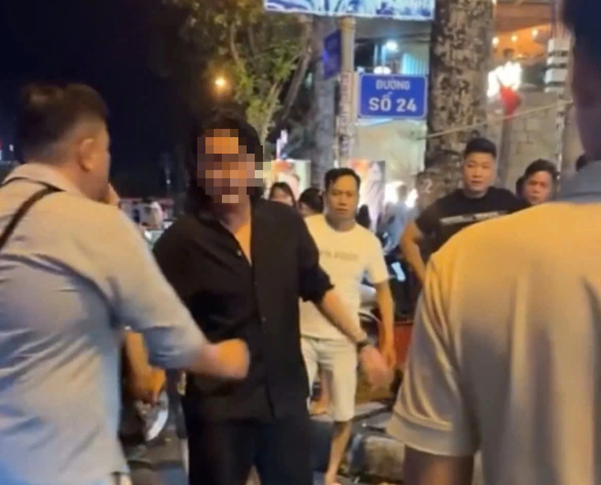 TP.HCM: Xác minh clip ẩu đả liên quan nghệ sĩ, YouTuber- Ảnh 1. TP.HCM: Xác minh clip ẩu đả liên quan nghệ sĩ, YouTuber- Ảnh 1.