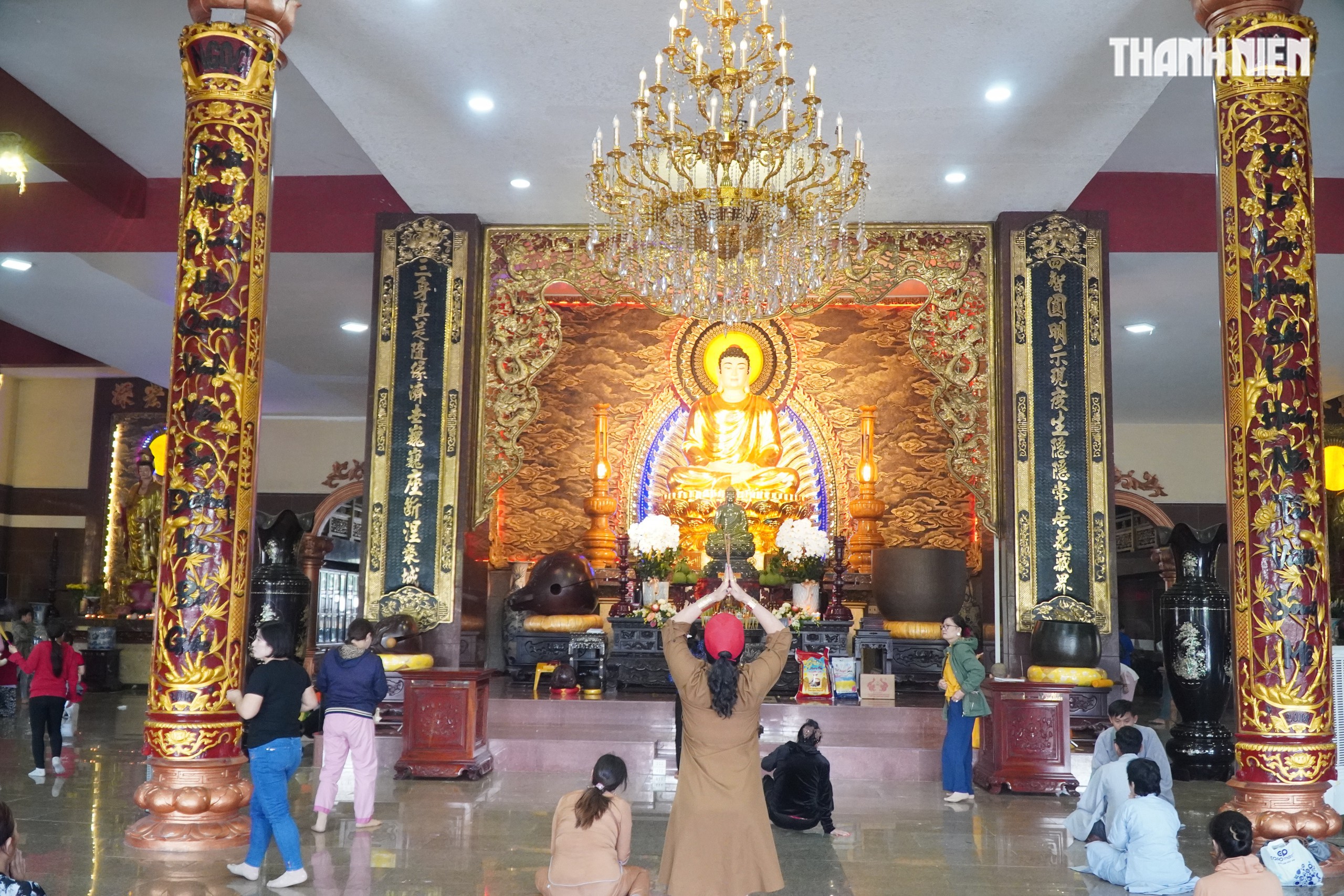 Bạn trẻ chiêm bái xá lợi phật, cầu bình an cho gia đình trong lễ Vu Lan - Ảnh 4.