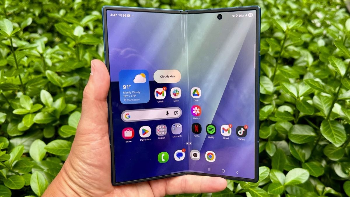 Galaxy Z Fold7 hút khách ngoài sức tưởng tượng của Samsung - Ảnh 1.