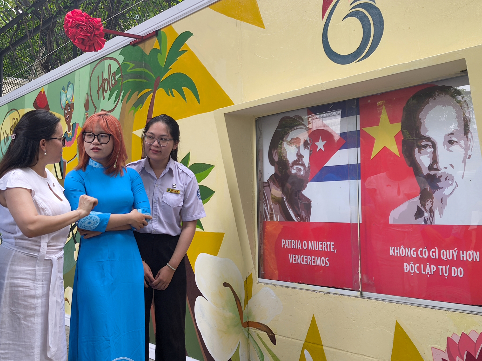 Tình hữu nghị Việt Nam - Cuba thể hiện qua tranh tường - Ảnh 9.