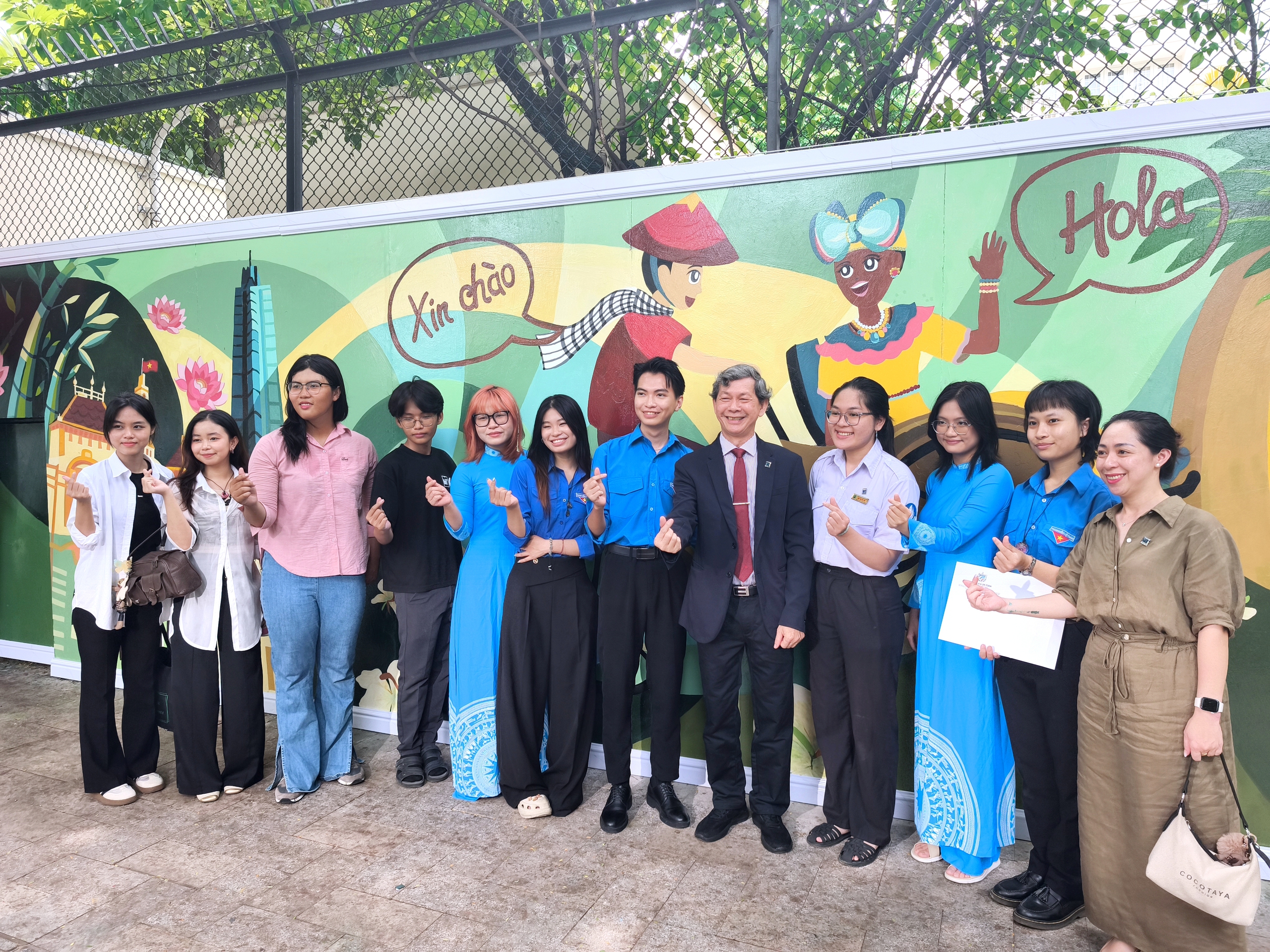 Tình hữu nghị Việt Nam - Cuba thể hiện qua tranh tường - Ảnh 5.