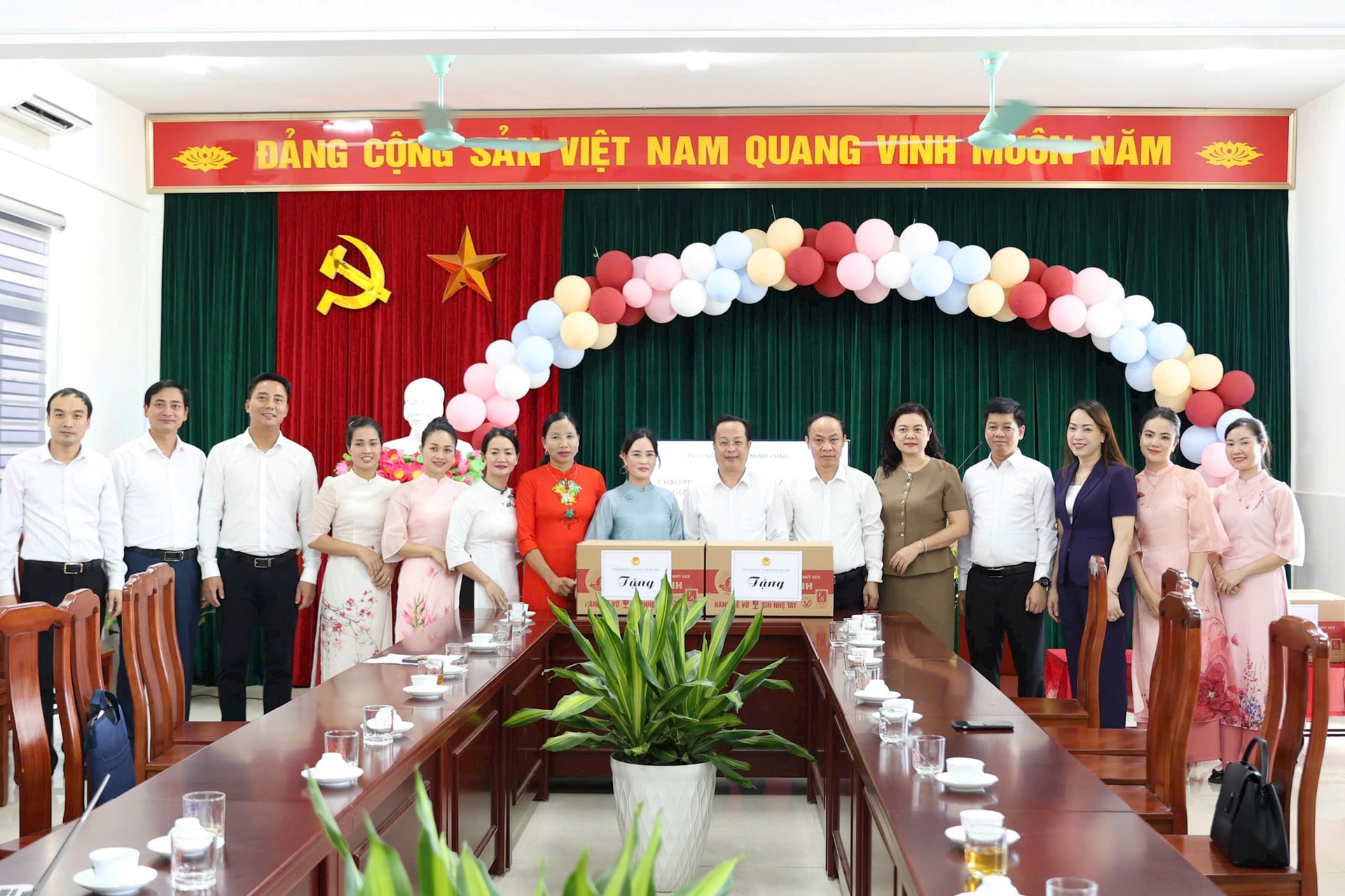 Xã đảo duy nhất của Thủ đô muốn học sinh THPT không phải 'băng sông' đi học  - Ảnh 3.