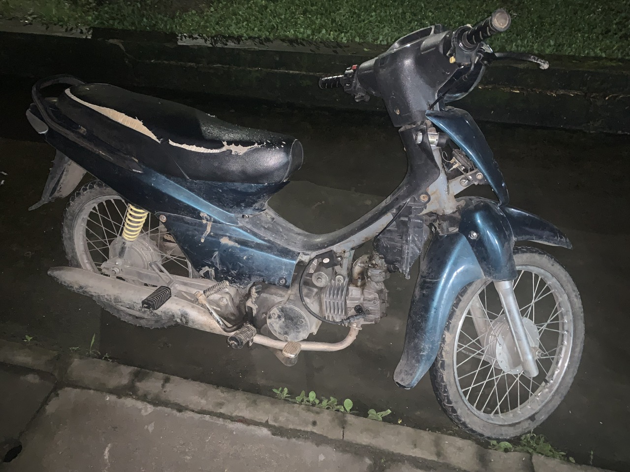 An Giang: Tạm giữ nghi phạm chặn đường đánh người dân, cướp xe máy - Ảnh 2. An Giang: Tạm giữ nghi phạm chặn đường đánh người dân, cướp xe máy - Ảnh 2.