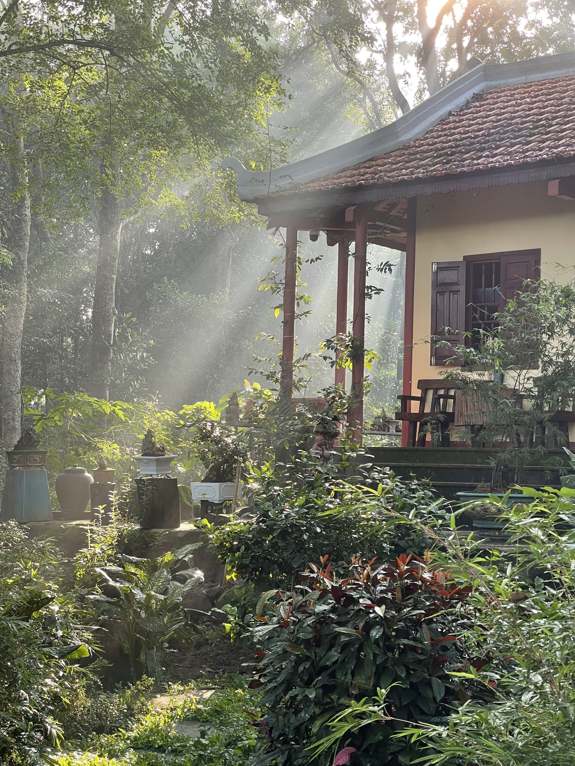 Rằm tháng 7 tìm về ngôi chùa bên sông Buông: Chốn an yên giữa tiếng chuông, lời kinh - Ảnh 1.