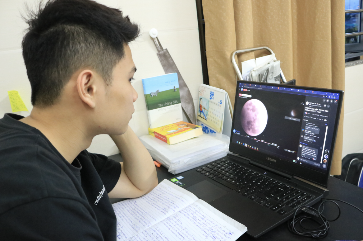 Vài giờ nữa có nguyệt thực: TP.HCM mưa dầm dề, cách để không bỏ lỡ 'trăng máu'- Ảnh 3. Vài giờ nữa có nguyệt thực: TP.HCM mưa dầm dề, cách để không bỏ lỡ 'trăng máu'- Ảnh 3.