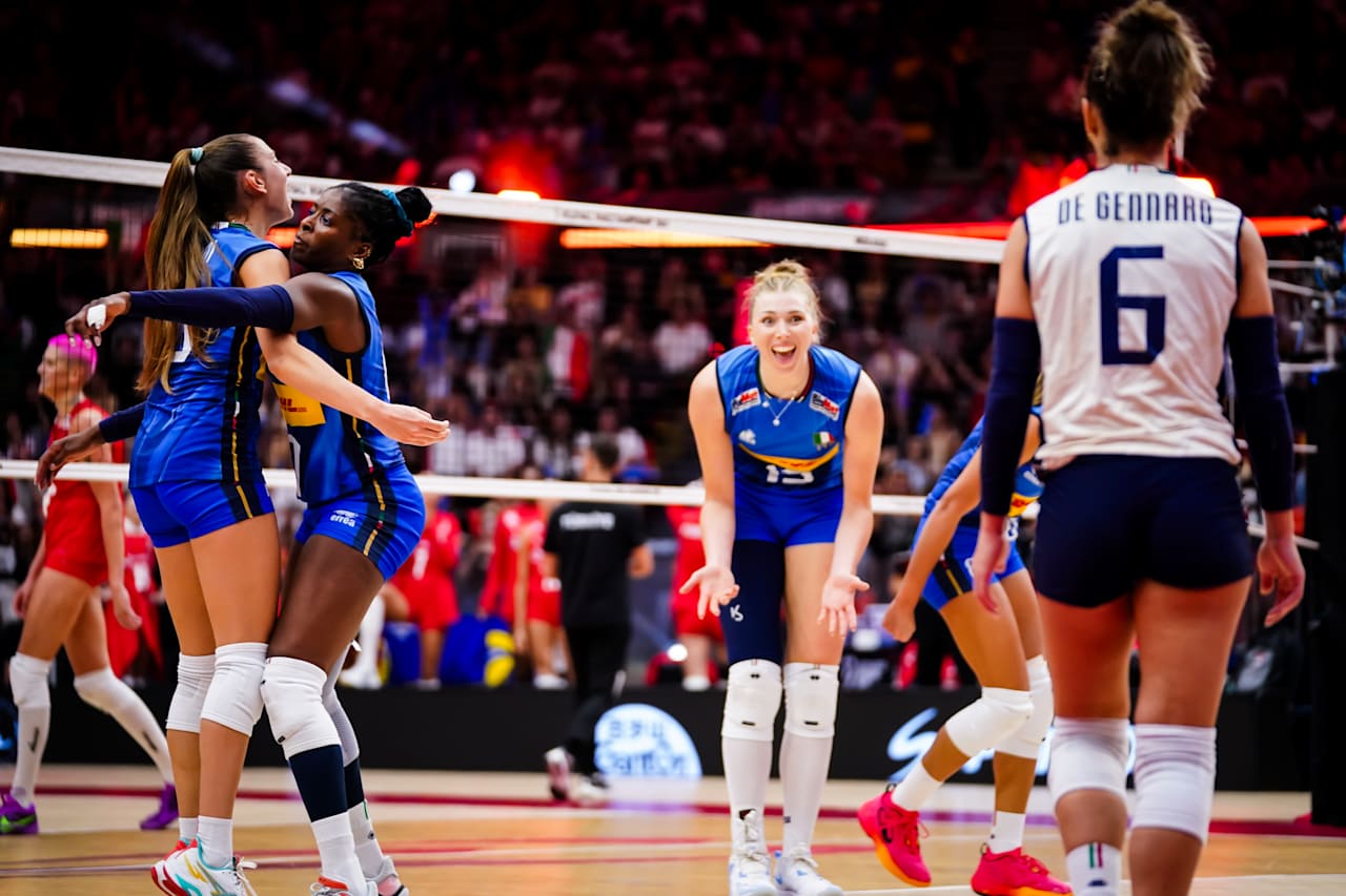 Vargas a explodat, dar a urmărit cu tristețe echipa Italiei câștigând campionatul mondial de volei feminin - Foto 4. Vargas bùng nổ nhưng ngậm ngùi nhìn đội tuyển Ý vô địch bóng chuyền nữ thế giới- Ảnh 4.