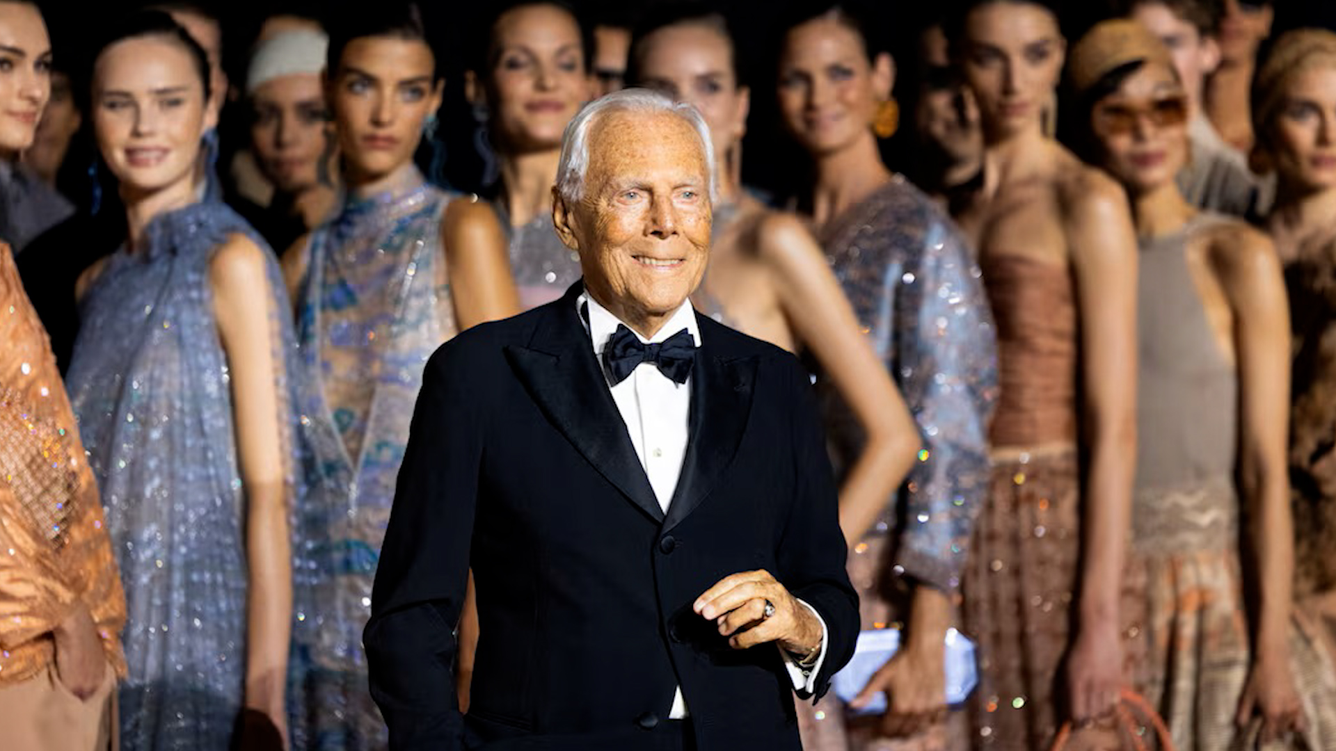 Hướng đi nào cho đế chế thời trang Armani? - Ảnh 1.