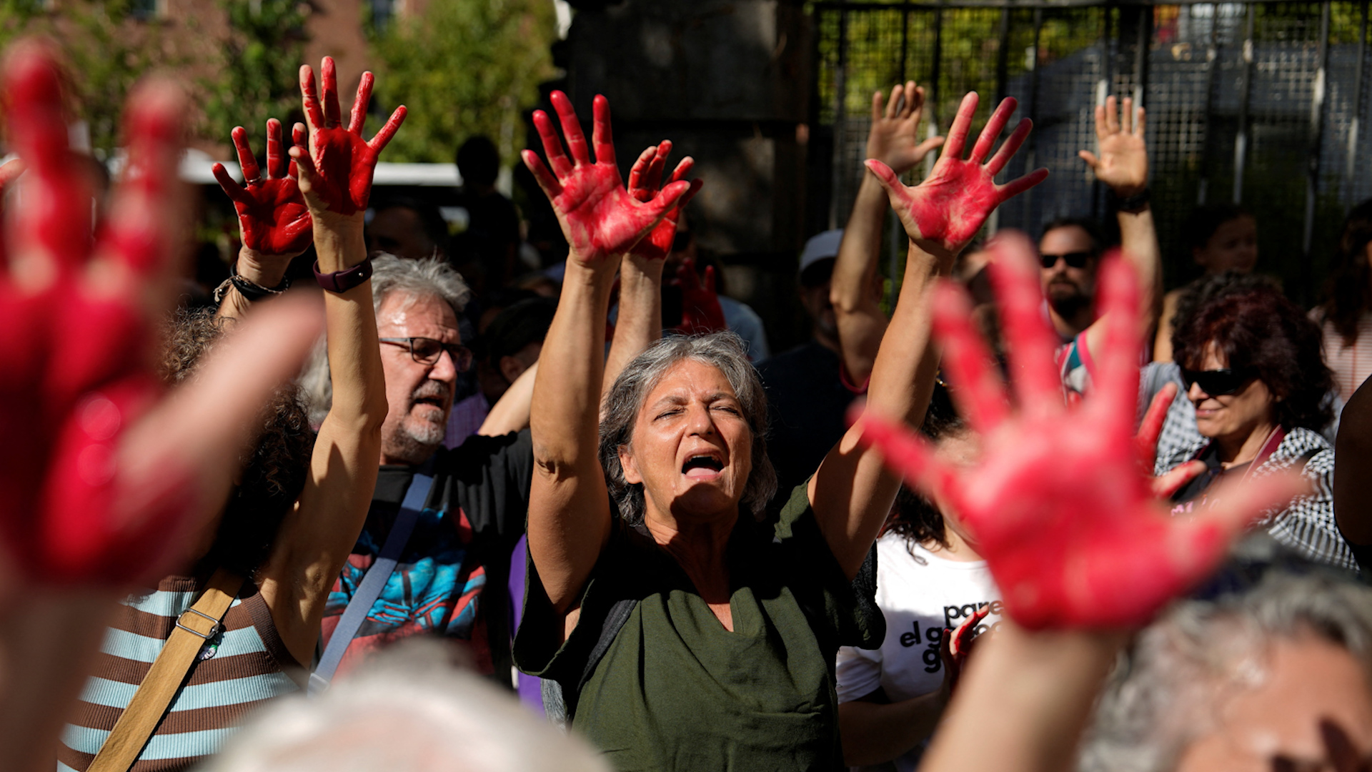 Israel y&ecirc;u cầu người Palestine rời đi khi qu&acirc;n đội tiến v&agrave;o Th&agrave;nh phố Gaza - Ảnh 1.