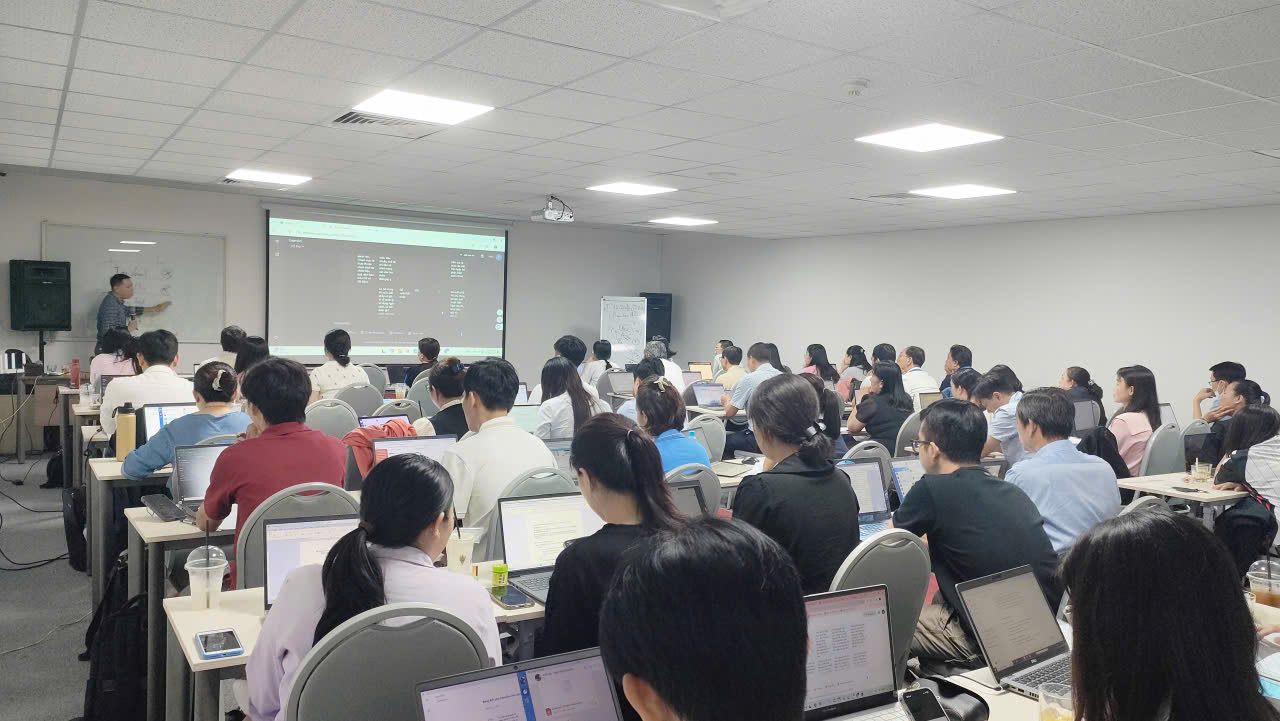 BÙNG NỔ khóa học AI: Lo ngại chất lượng Giữa cơn sốt giáo dục công nghệ - Ảnh 1. BÙNG NỔ khóa học AI: Lo ngại chất lượng Giữa cơn sốt giáo dục công nghệ - Ảnh 1.