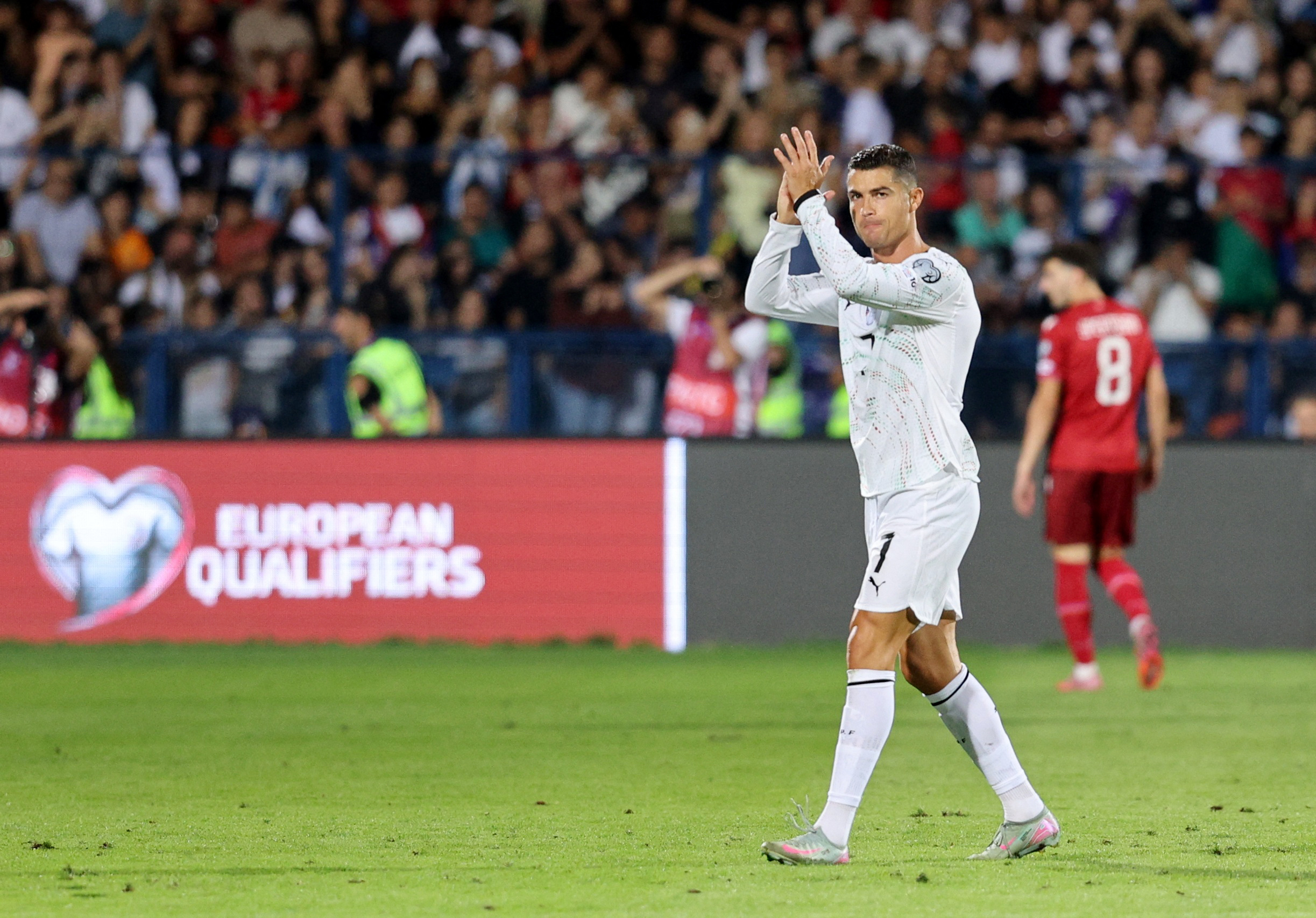 Ronaldo, Messi'yi geçme fırsatını kaçırdı, Son Heung-min ev sahibi takıma üzüntü getirdi ABD - Fotoğraf 1. Ronaldo bị từ chối cơ hội vàng vượt Messi, Son Heung-min gieo sầu cho đội chủ nhà Mỹ- Ảnh 1.