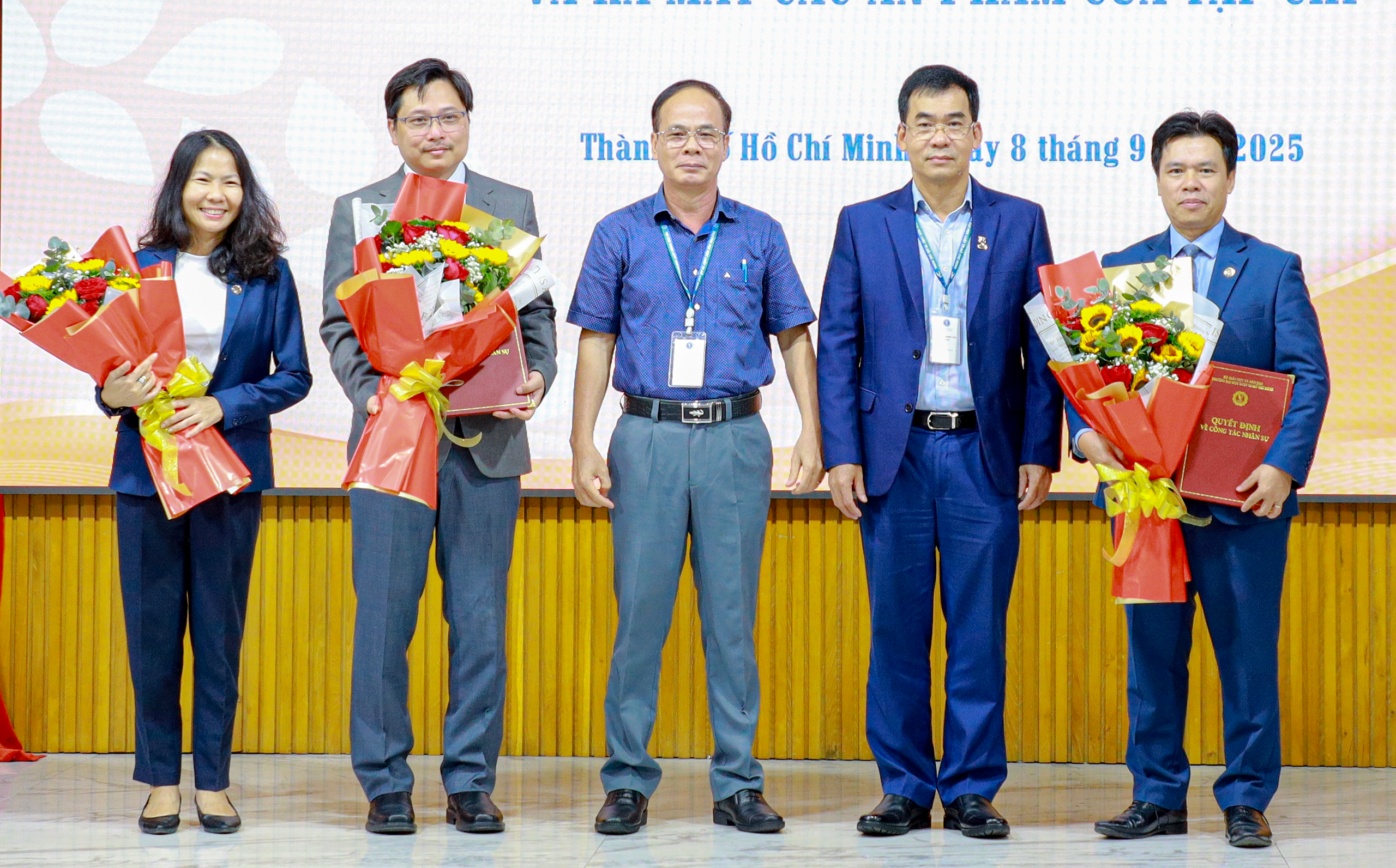 Trường ĐH Luật TP.HCM ra mắt tạp chí khoa học 3 ngôn ngữ Việt, Anh, và Pháp - Ảnh 1.