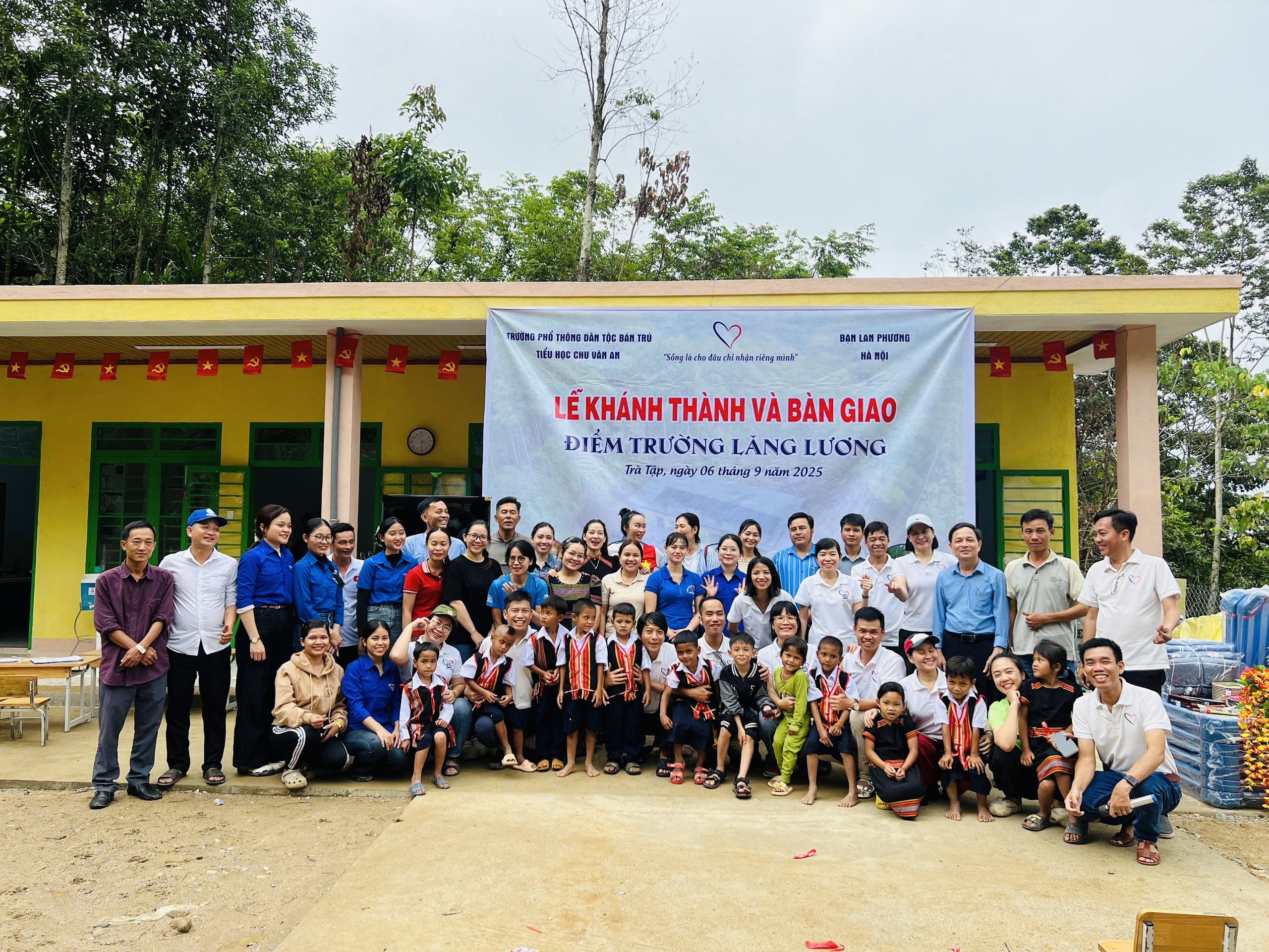 Hạnh phúc nhỏ trên đỉnh núi Ngọc Linh - Ảnh 3.