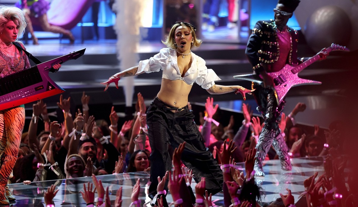 Doja Cat bị chê 'lố bịch' khi xuất hiện gây sốc trên thảm đỏ MTV VMAs 2025 - Ảnh 2.