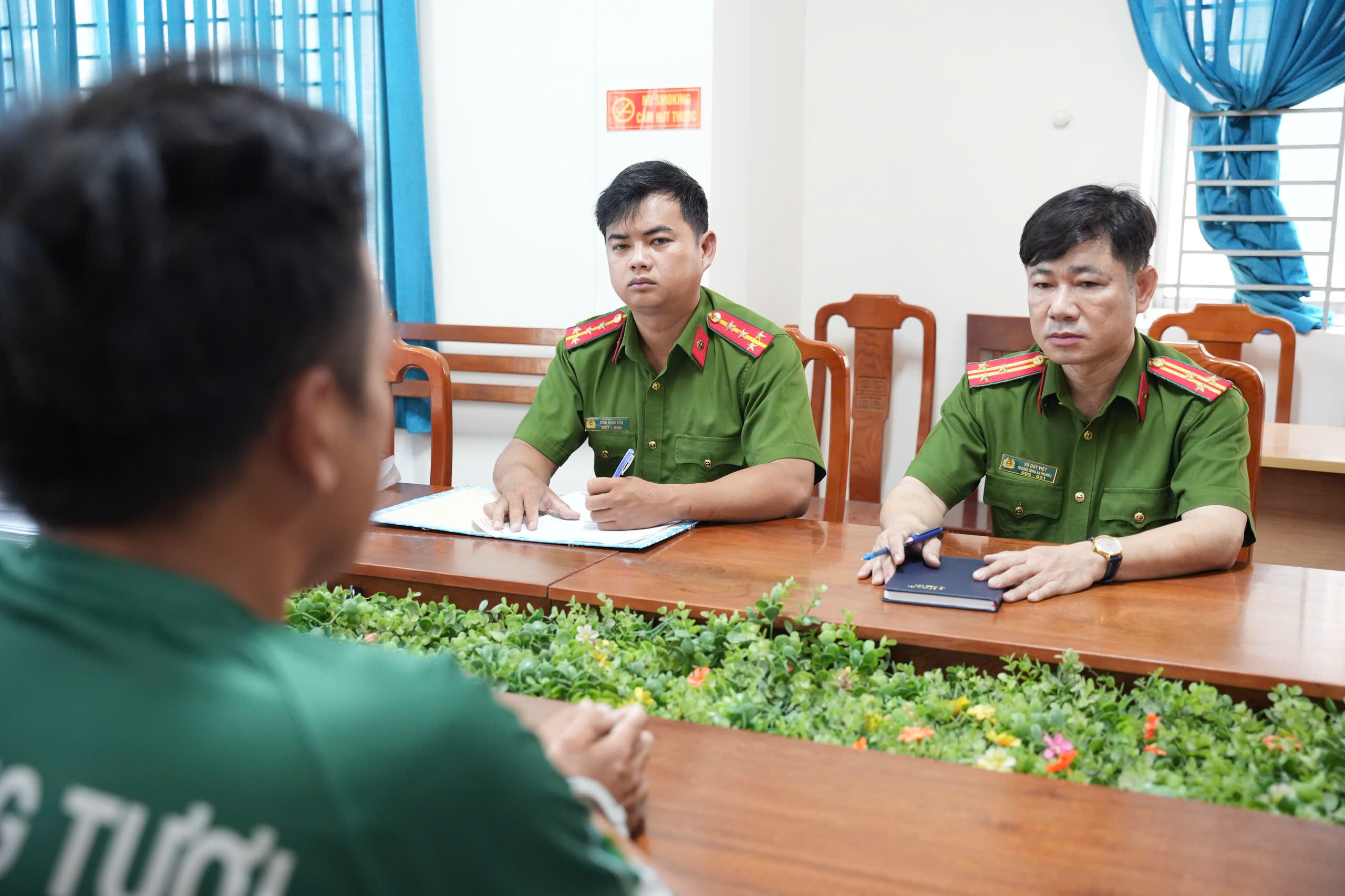 TP.HCM: Bắt khẩn cấp 4 người gây rối trật tự công cộng tại phường An Lạc - Ảnh 2.