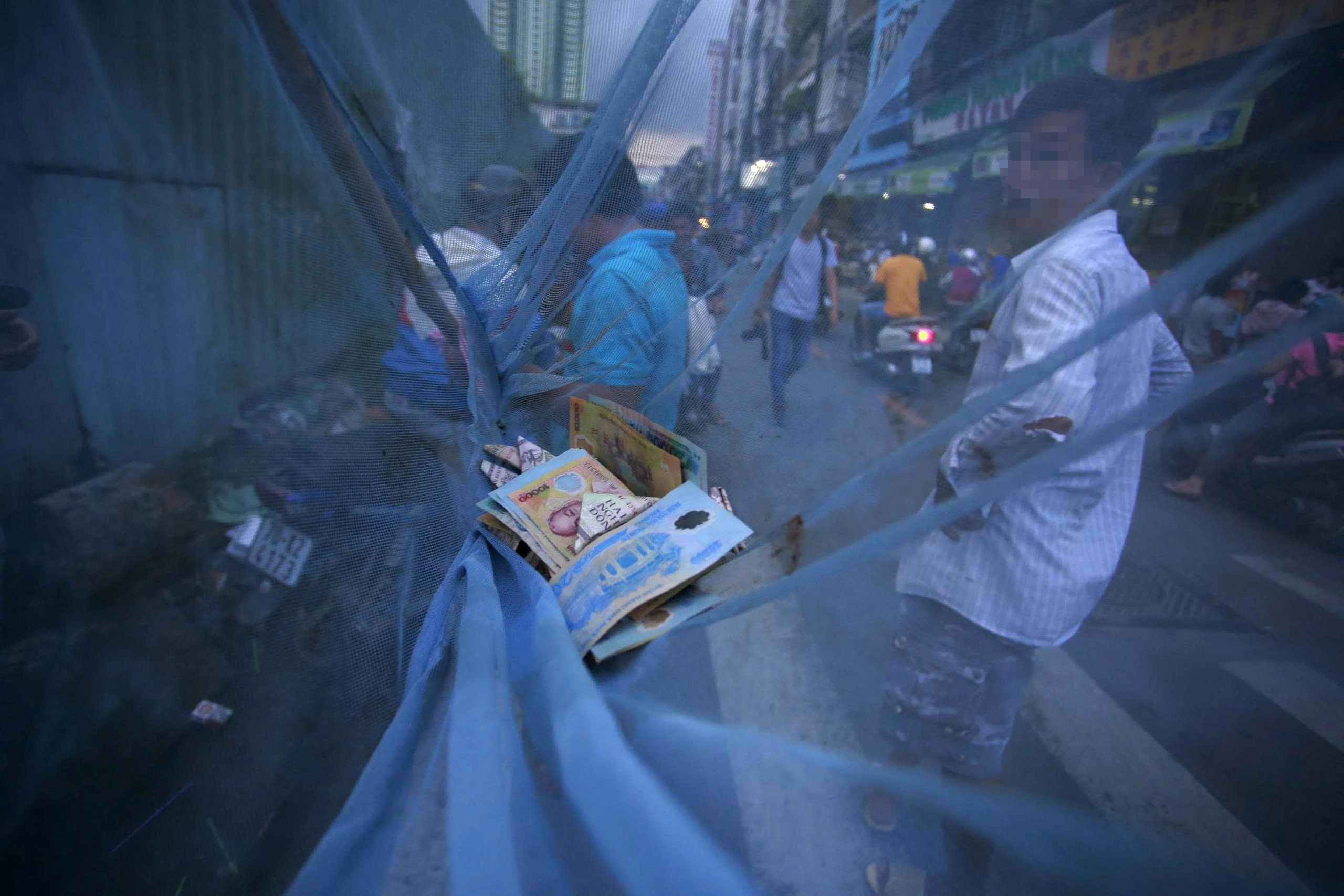 Giật c&ocirc; hồn: Phong tục rằm th&aacute;ng 7 dưới g&oacute;c nh&igrave;n ph&aacute;p luật - Ảnh 3.