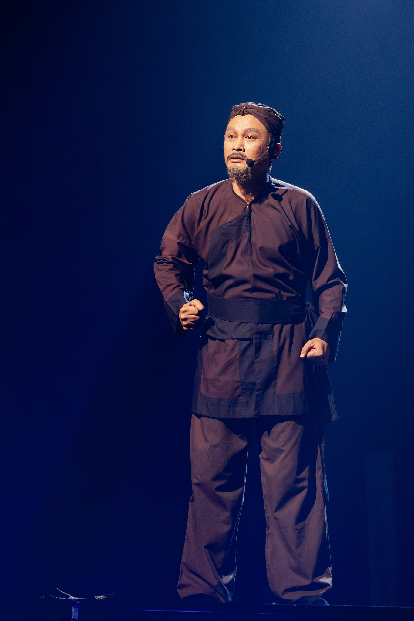 NSND Hữu Quốc gặp tai nạn trên đường đến diễn concert 'Anh trai vượt ngàn chông gai' - Ảnh 3.