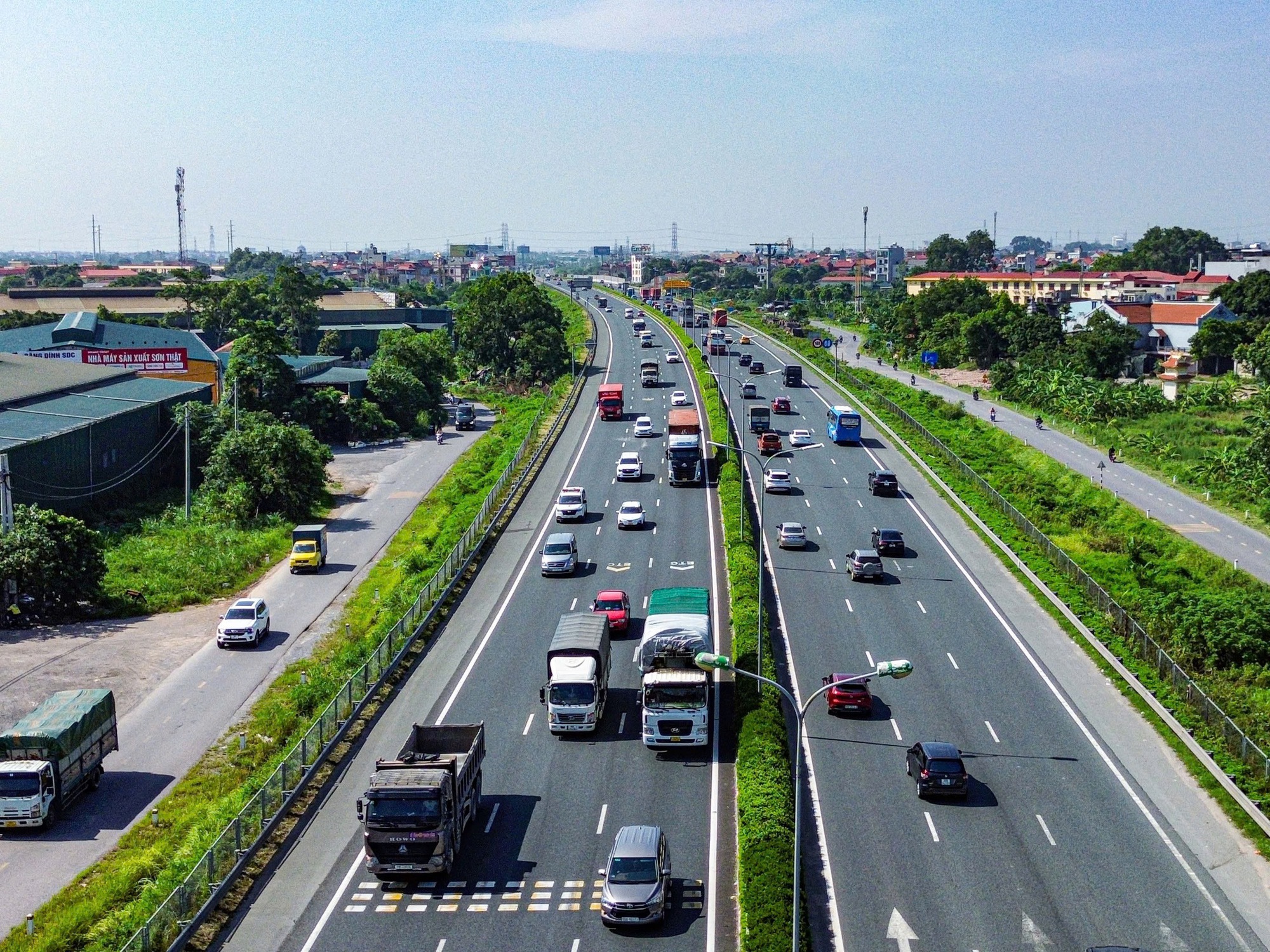 Xử phạt xe tải đi vào làn 1 trên cao tốc từ ngày mai- Ảnh 1.