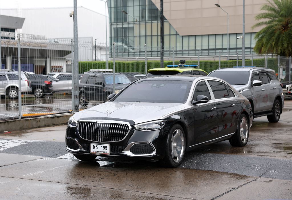 Ông Thaksin trở lại Bangkok sau khi hạ cánh bằng Máy bay riêng - Ảnh 1.