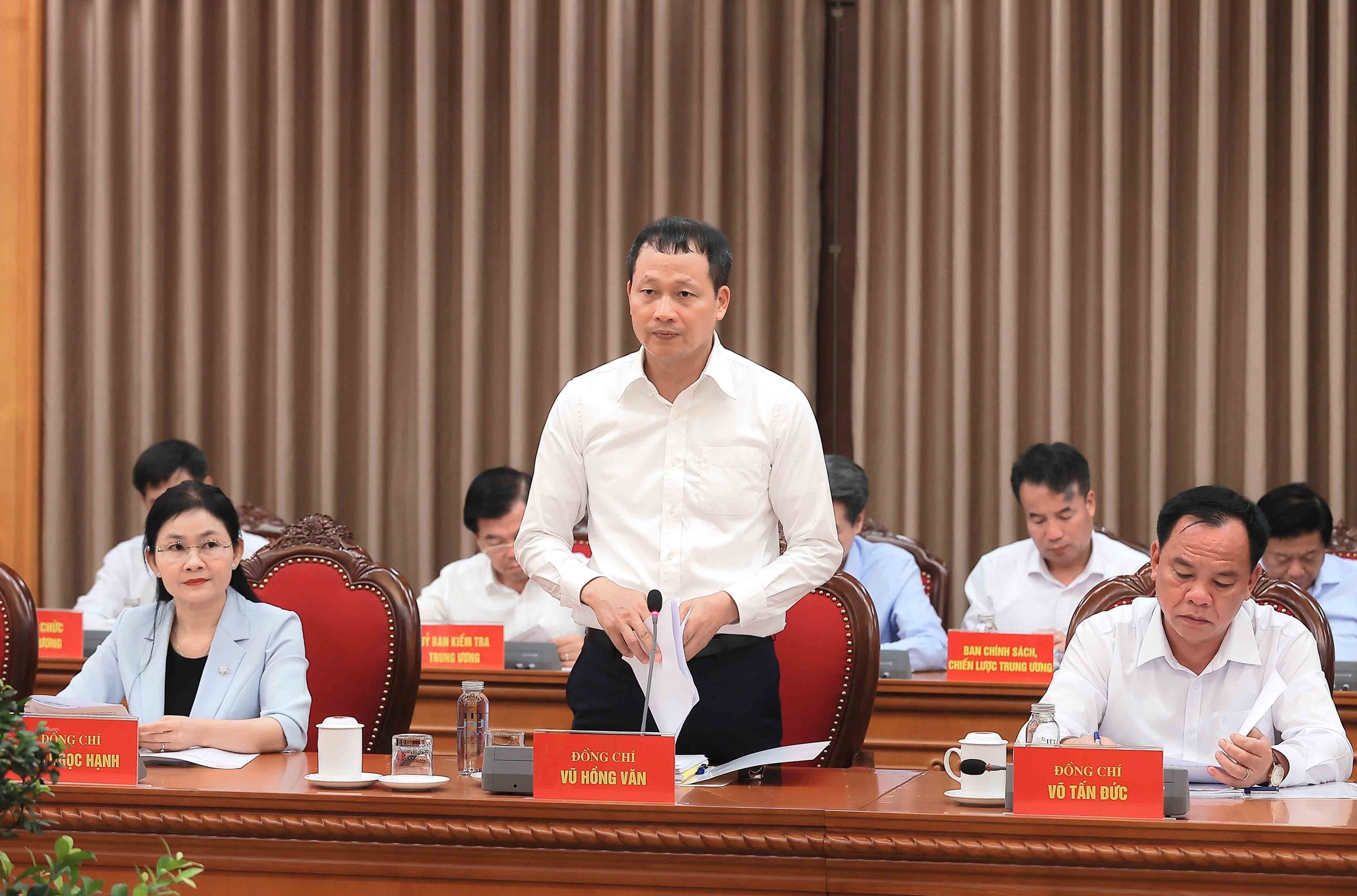 Bộ Chính trị cho ý kiến phương án nhân sự đại hội đảng bộ 6 tỉnh- Ảnh 2. Bộ Chính trị cho ý kiến phương án nhân sự đại hội đảng bộ 6 tỉnh- Ảnh 2.