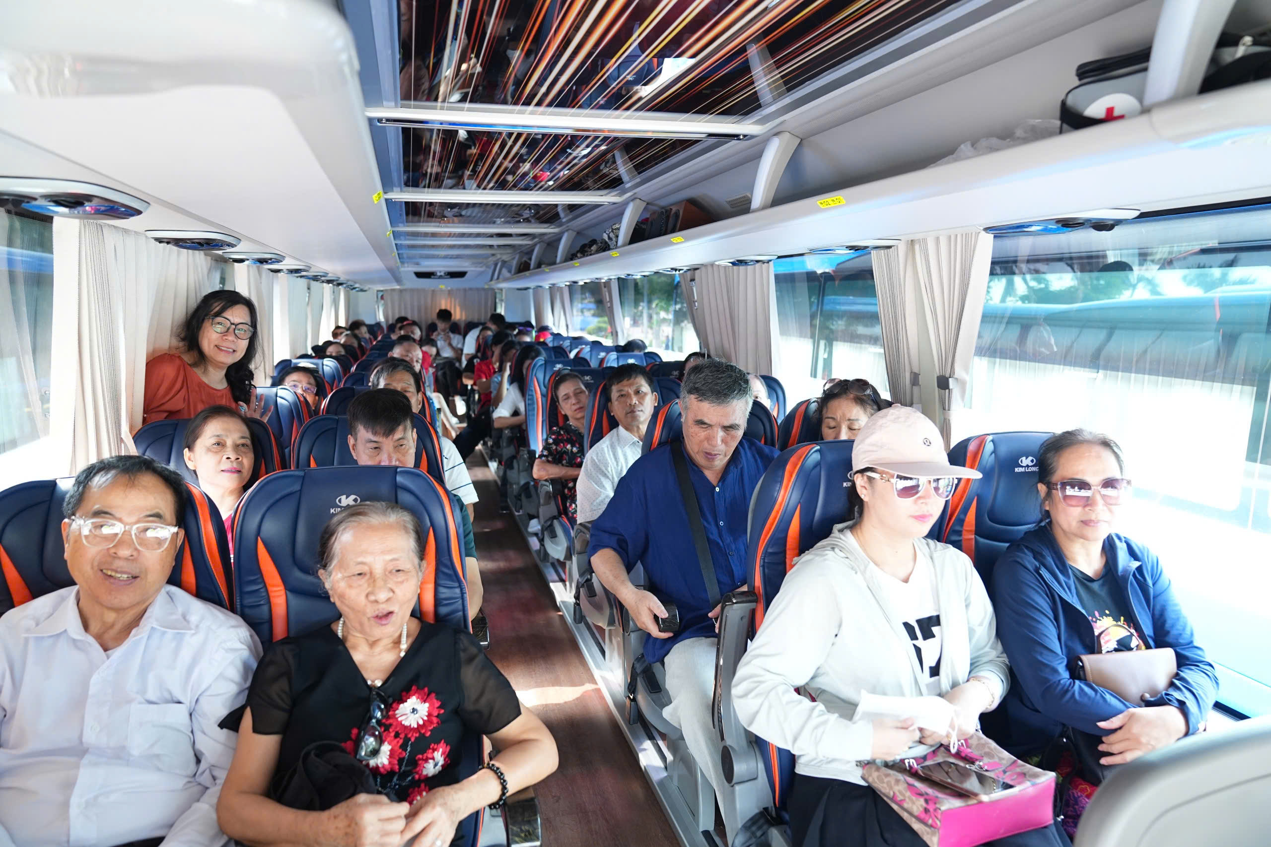 Hải Phòng đưa đón miễn phí dân đi xem triển lãm thành tựu đất nước- Ảnh 2. Hải Phòng đưa đón miễn phí dân đi xem triển lãm thành tựu đất nước- Ảnh 2.